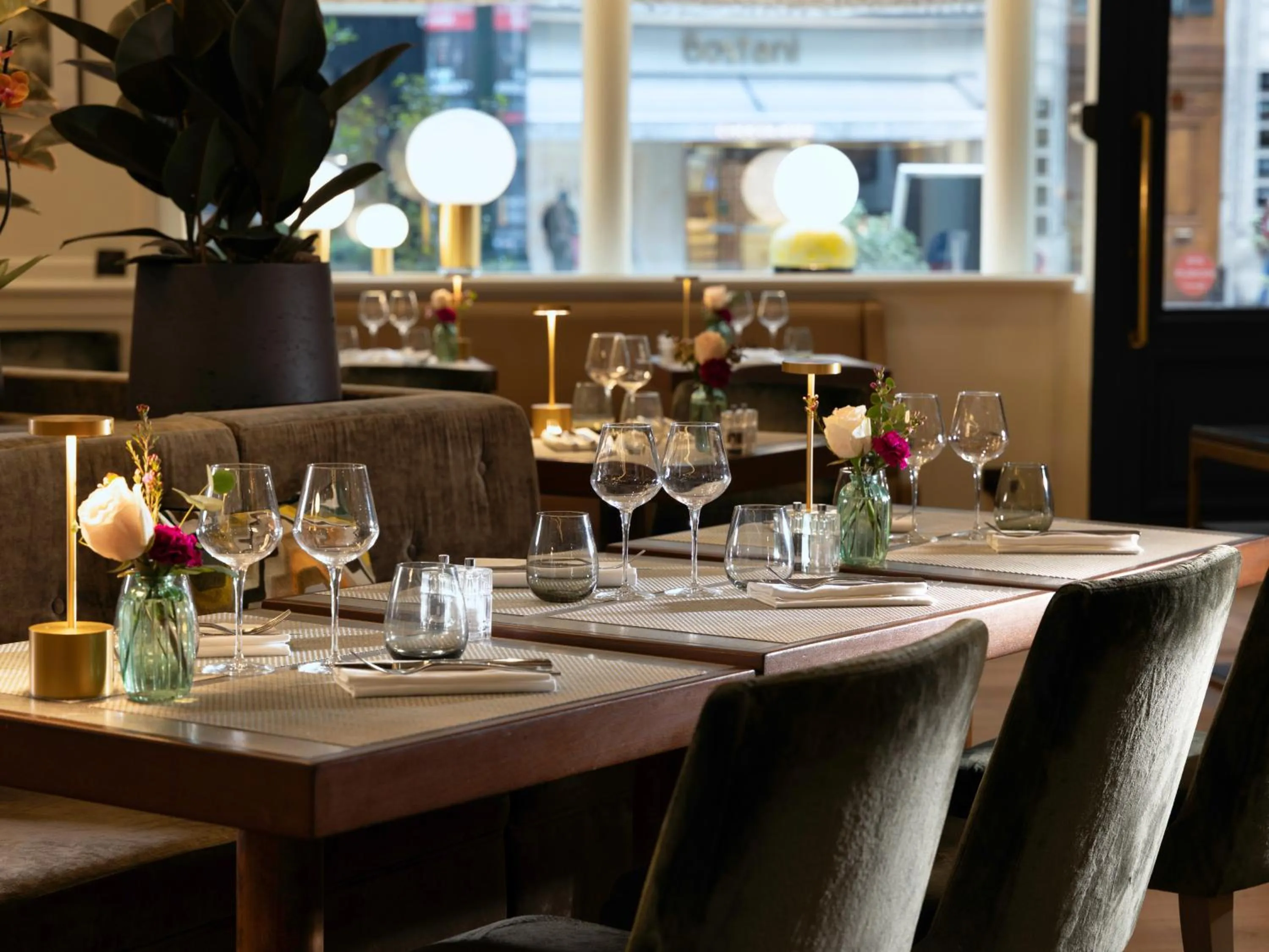 Restaurant/places to eat in Edouard 7 Paris Opéra