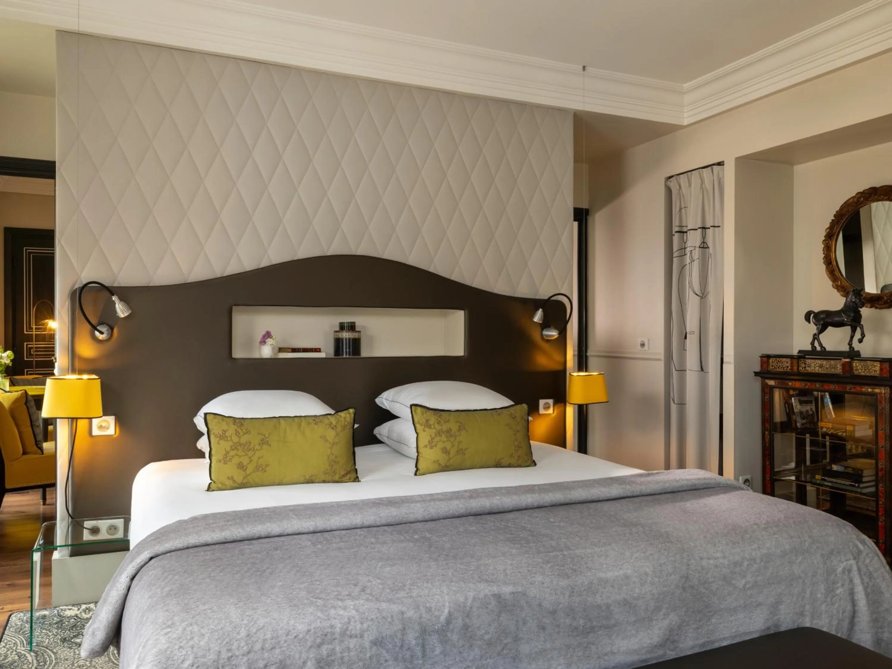 Bedroom, Bed in Edouard 7 Paris Opéra