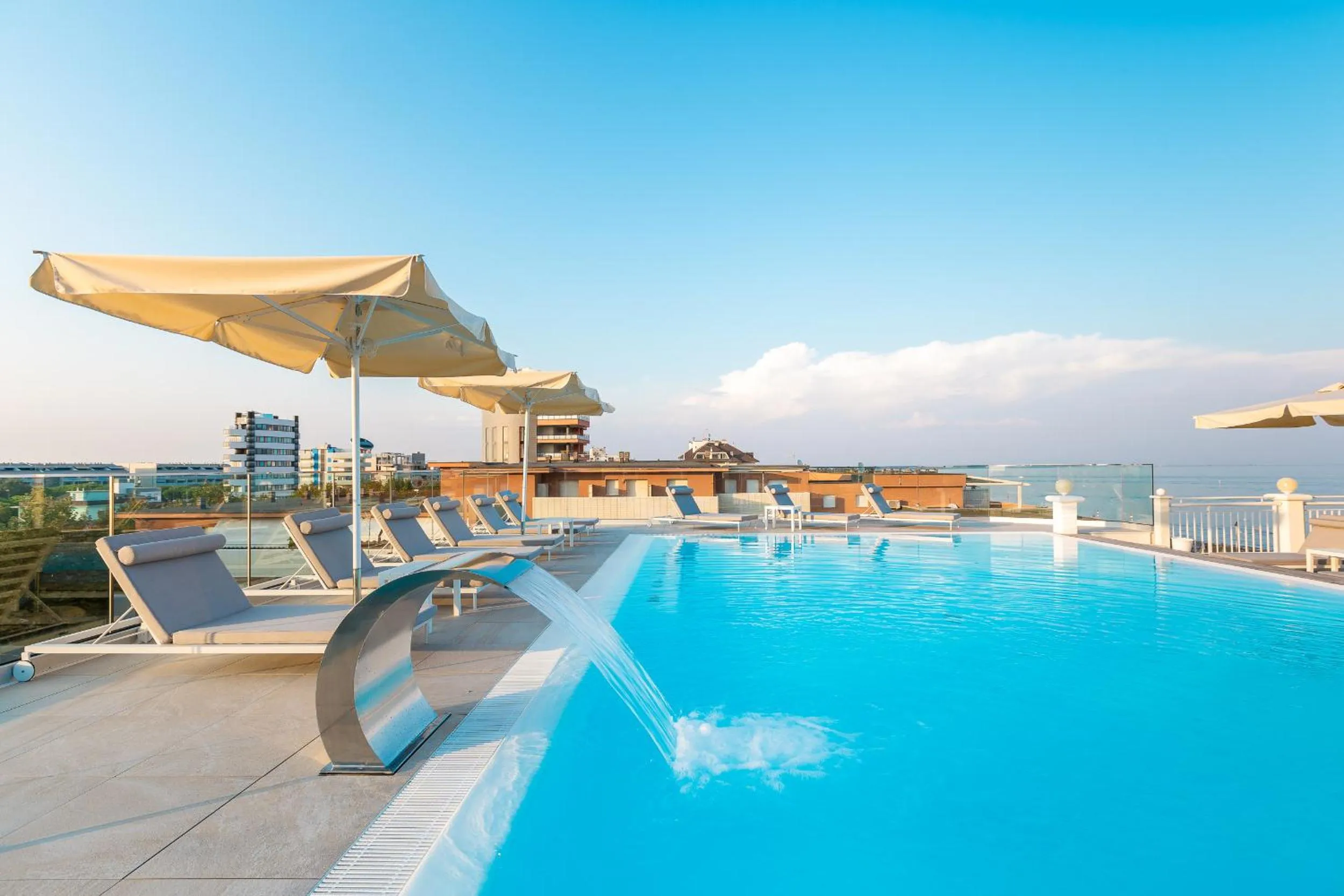 Swimming pool in Hotel Vittoria