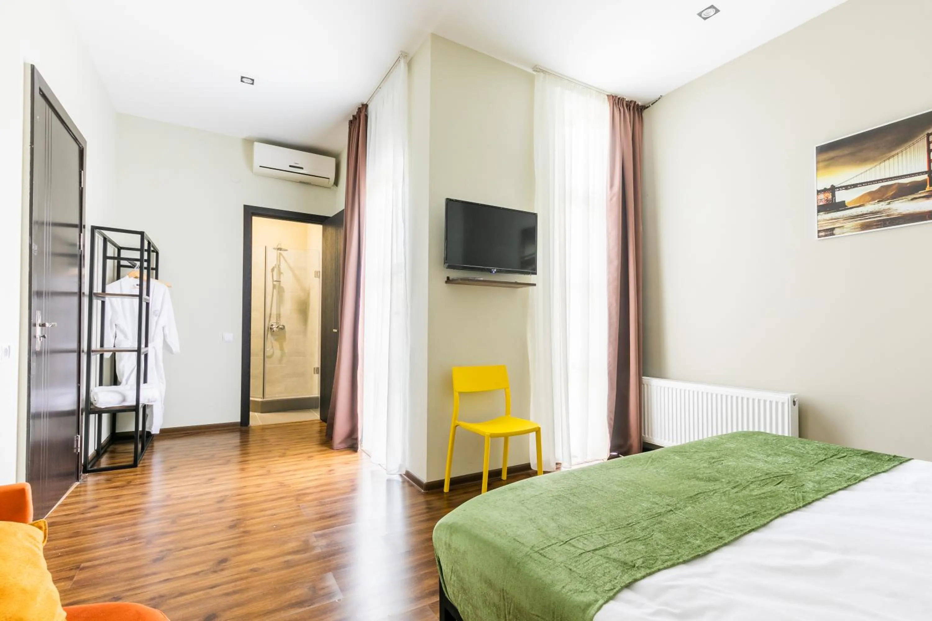 Photo of the whole room, Bed in Boutique Hotel MOJO