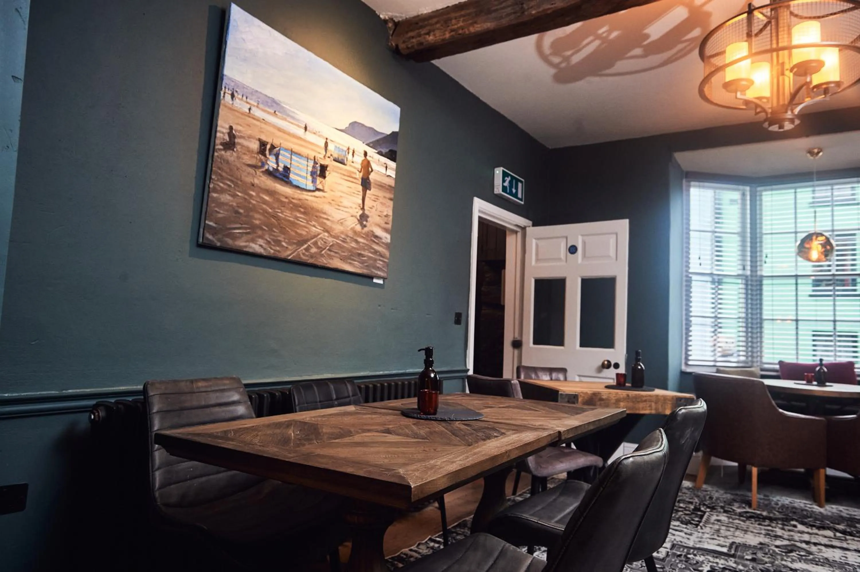 Restaurant/places to eat in The Brown's Hotel