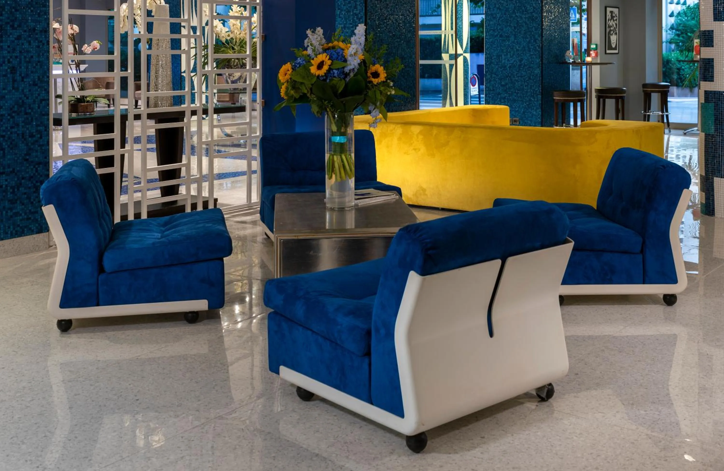 Seating area in Juliana Hotel Cannes