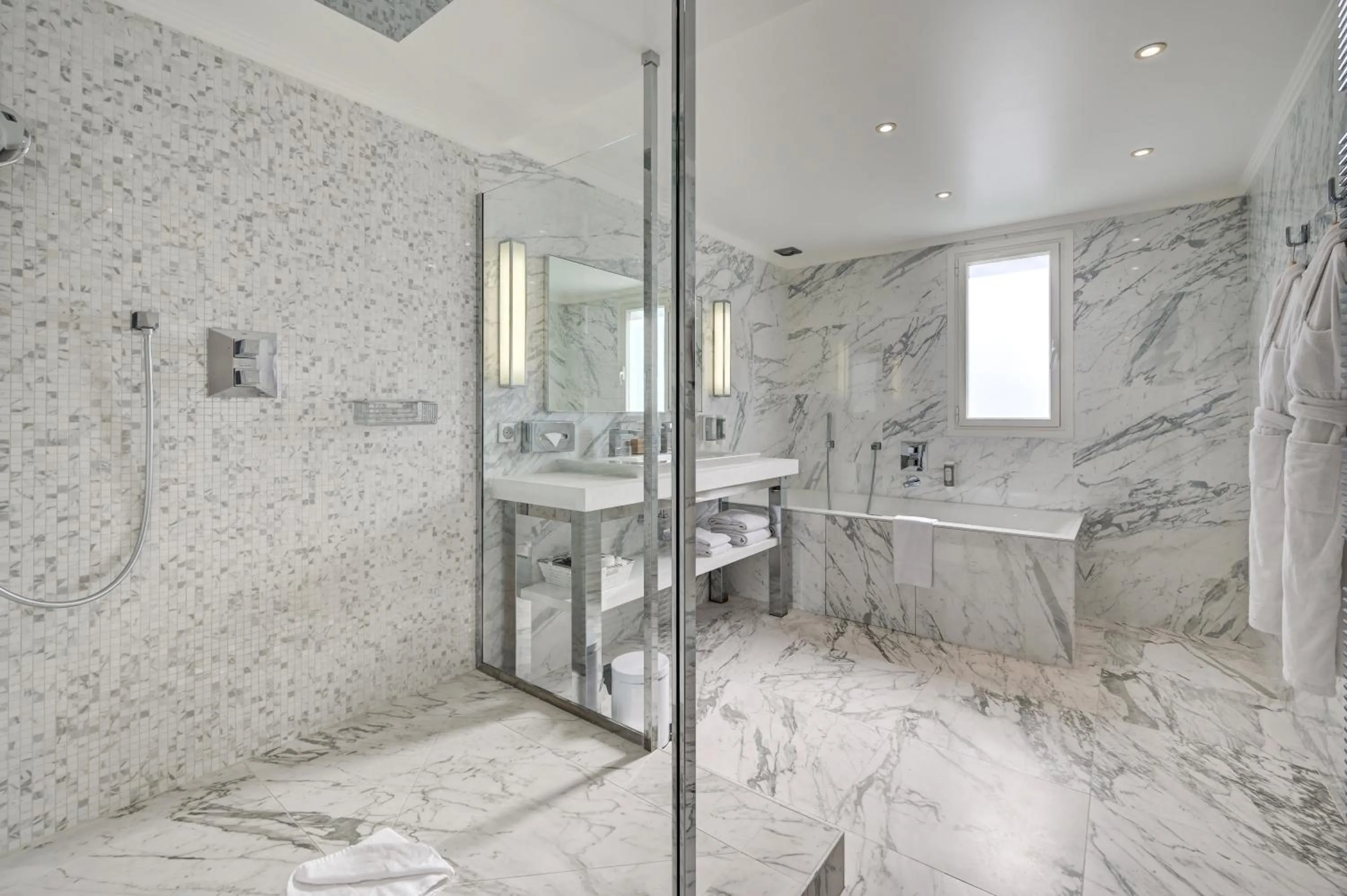 Bathroom in Juliana Hotel Cannes