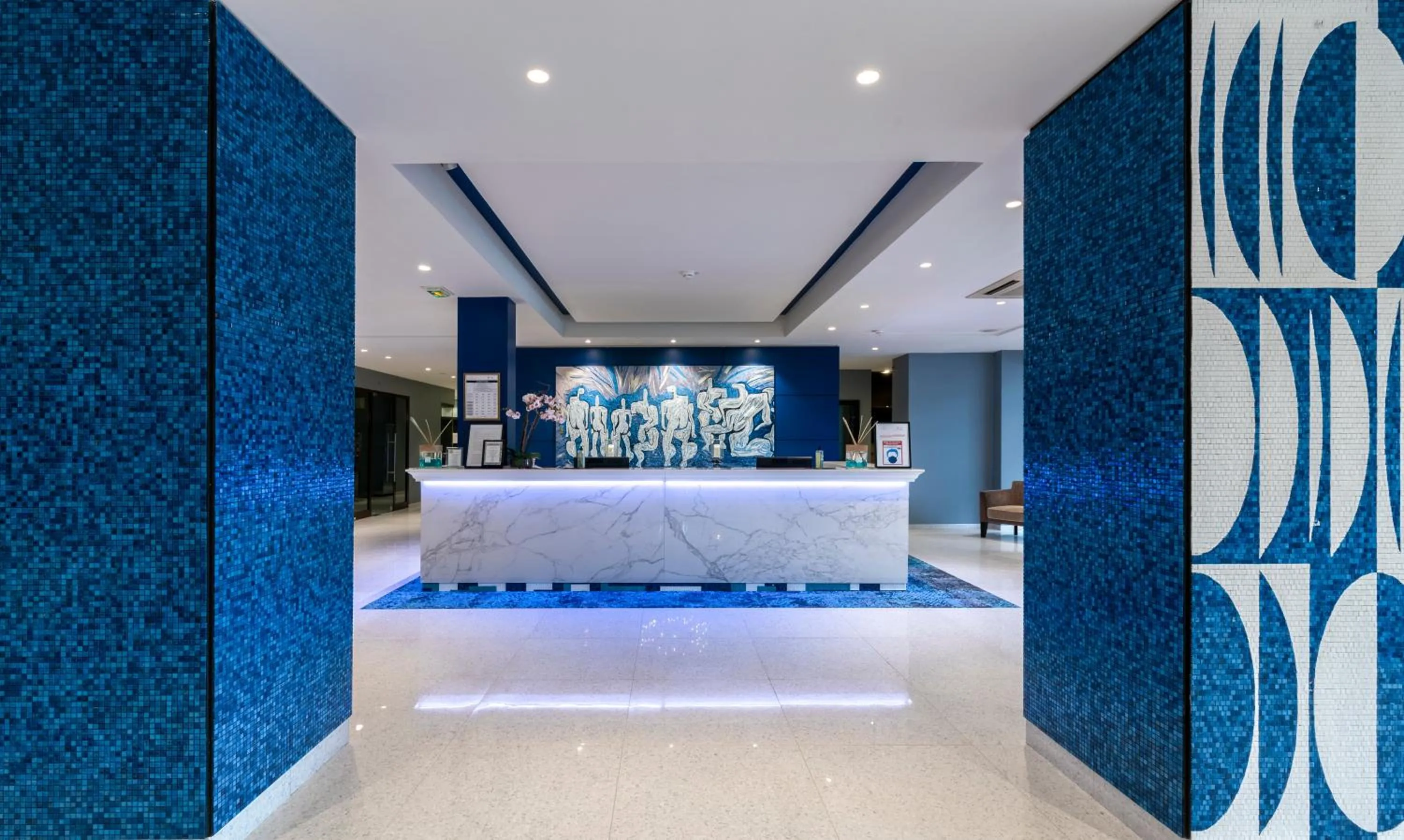 Lobby or reception, Bed in Juliana Hotel Cannes