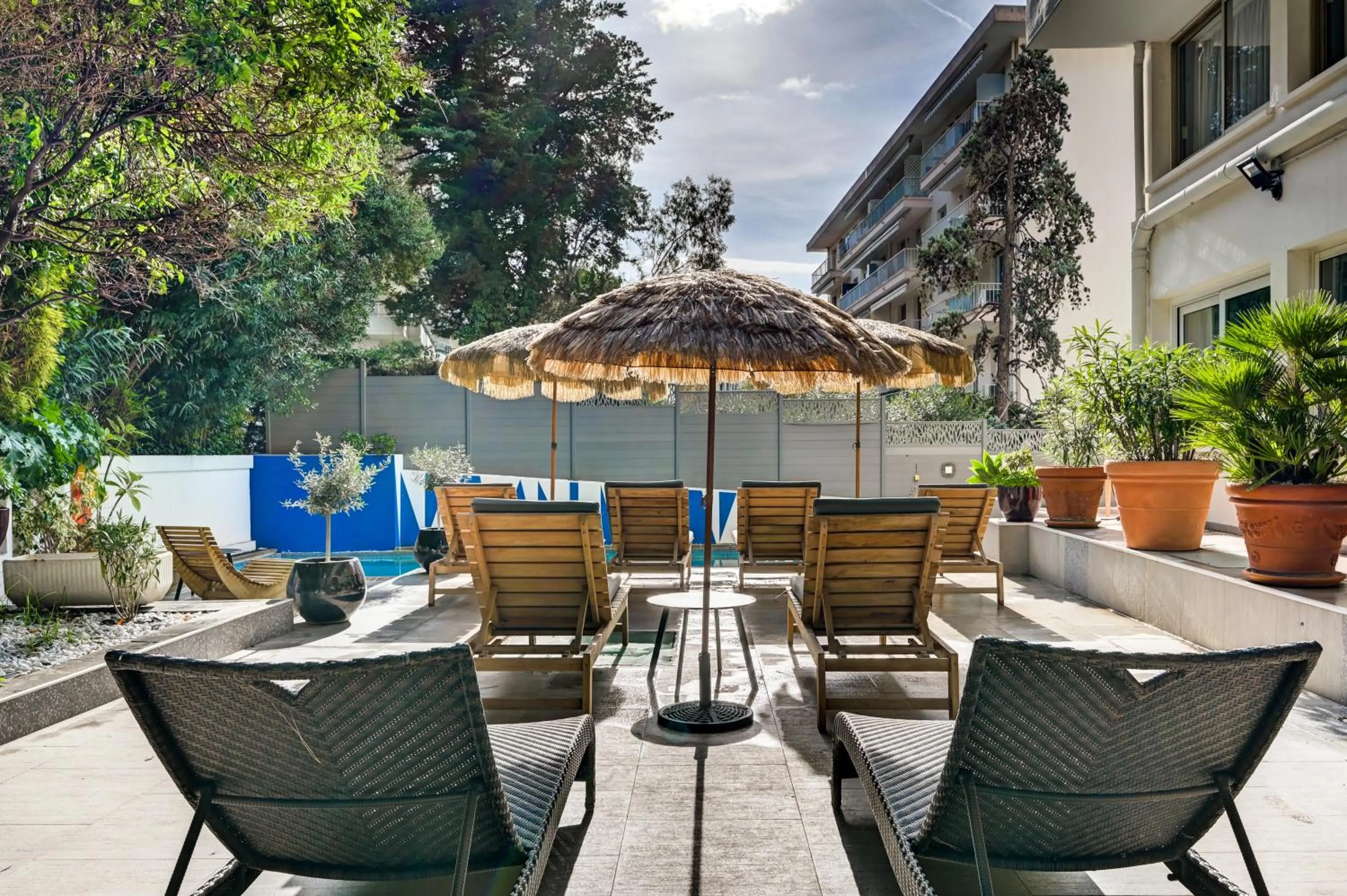 Pool view in Juliana Hotel Cannes