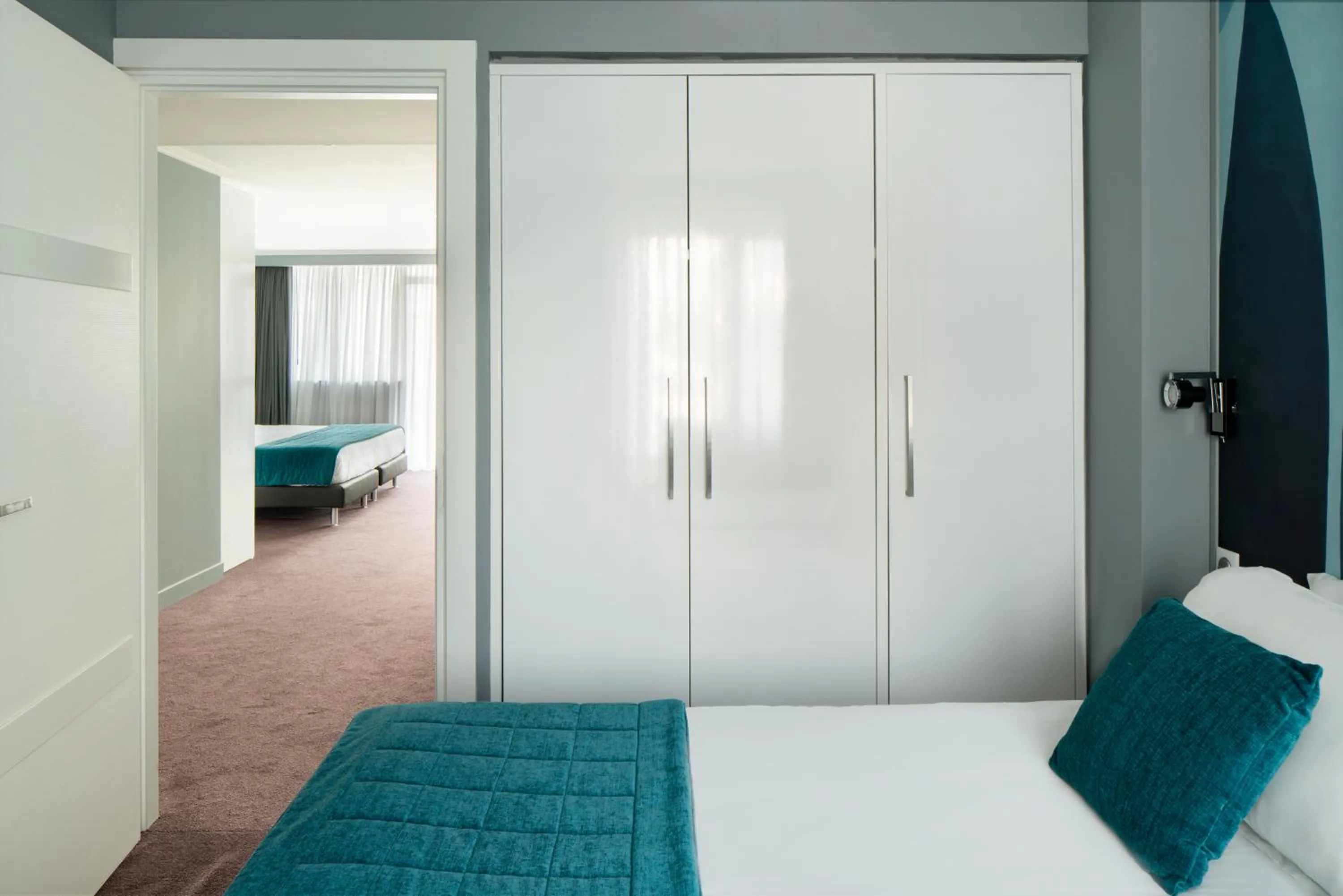 Photo of the whole room, Bed in Juliana Hotel Cannes