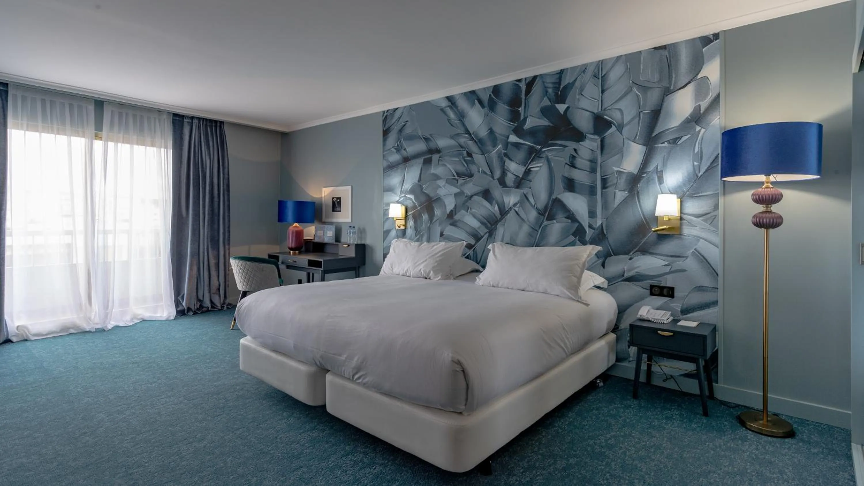 Property building, Bed in Juliana Hotel Cannes