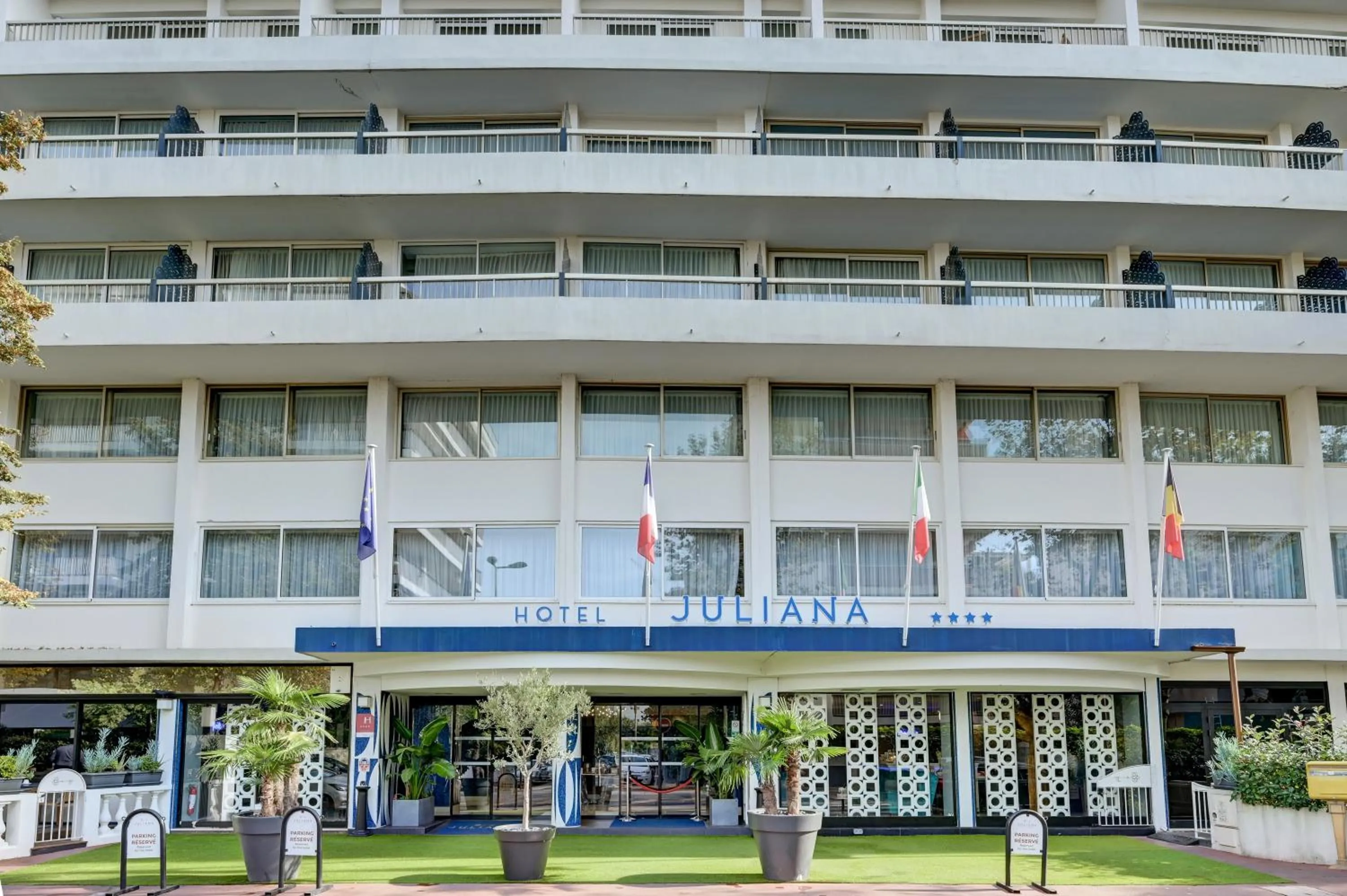 Facade/entrance in Juliana Hotel Cannes