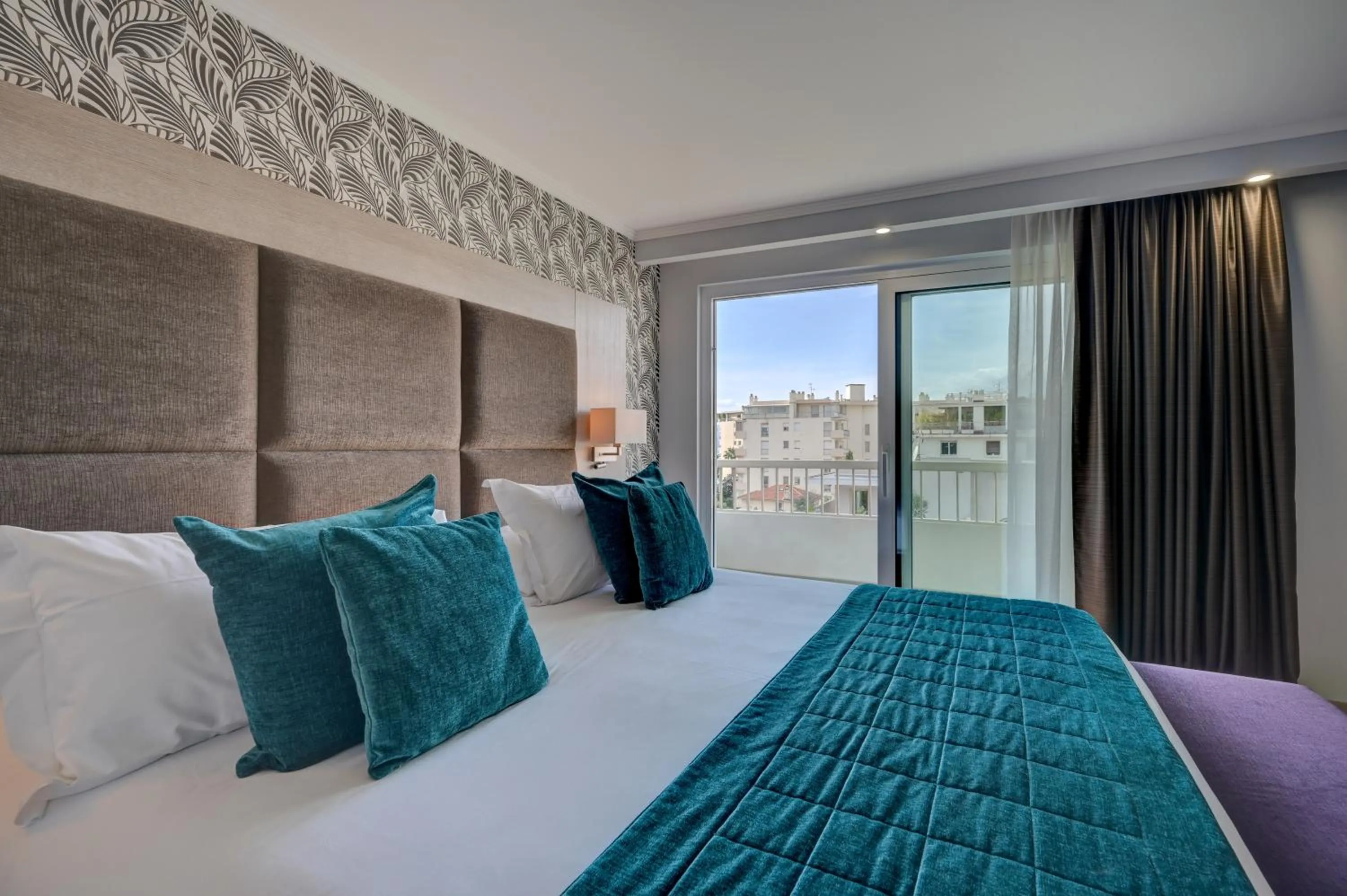 Bed in Juliana Hotel Cannes