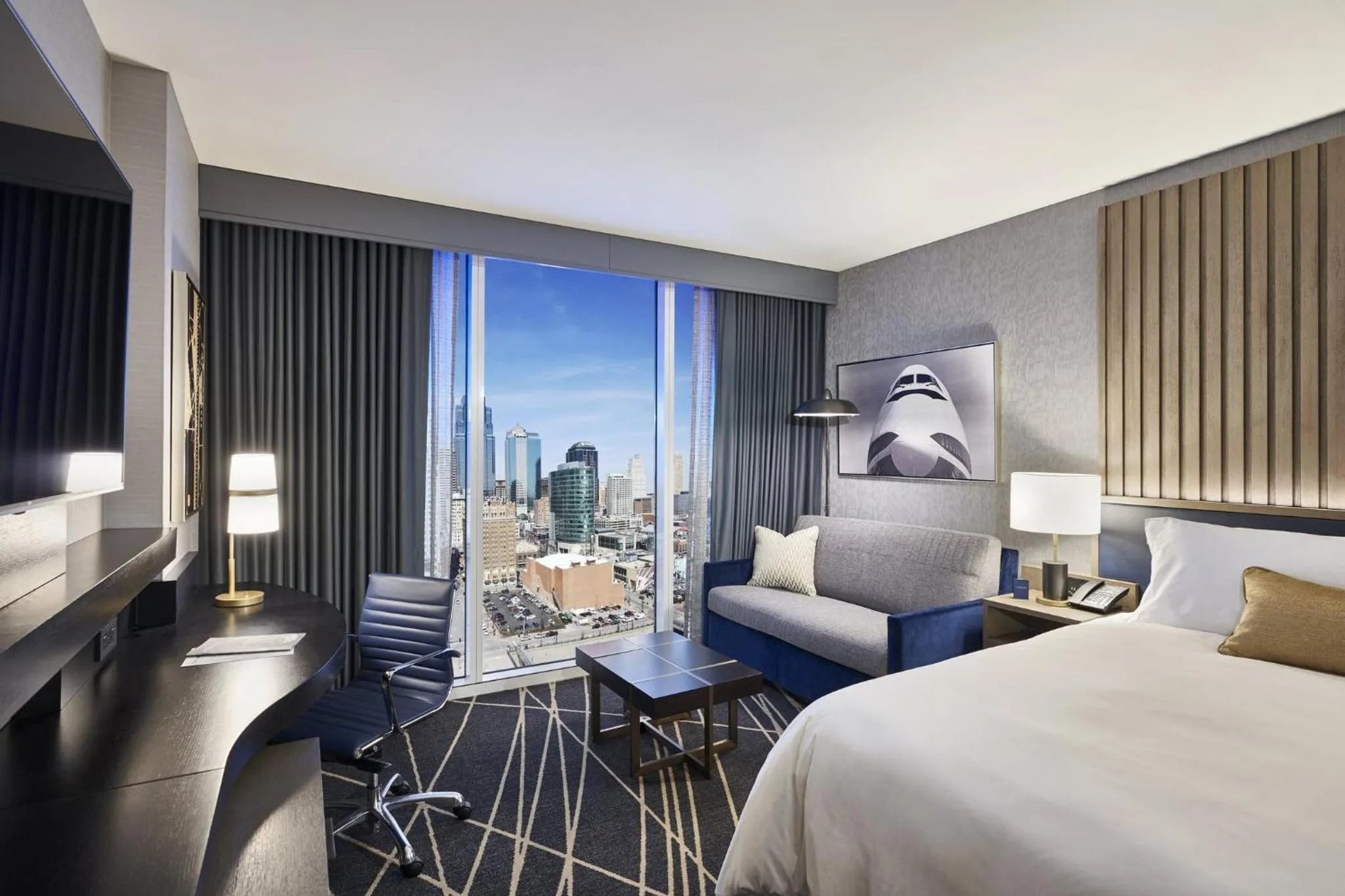 Photo of the whole room, Bed in Loews Kansas City