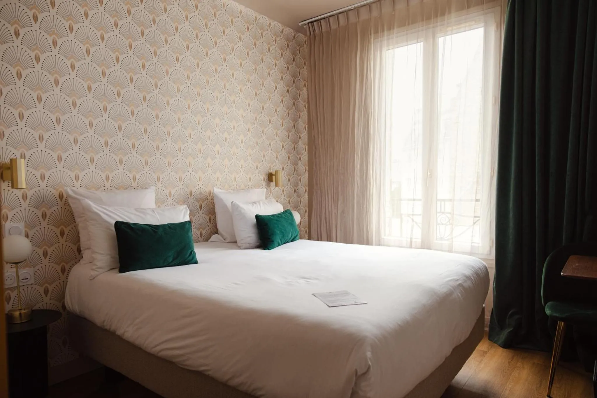 Bed in Hôtel Artemisia Montmartre