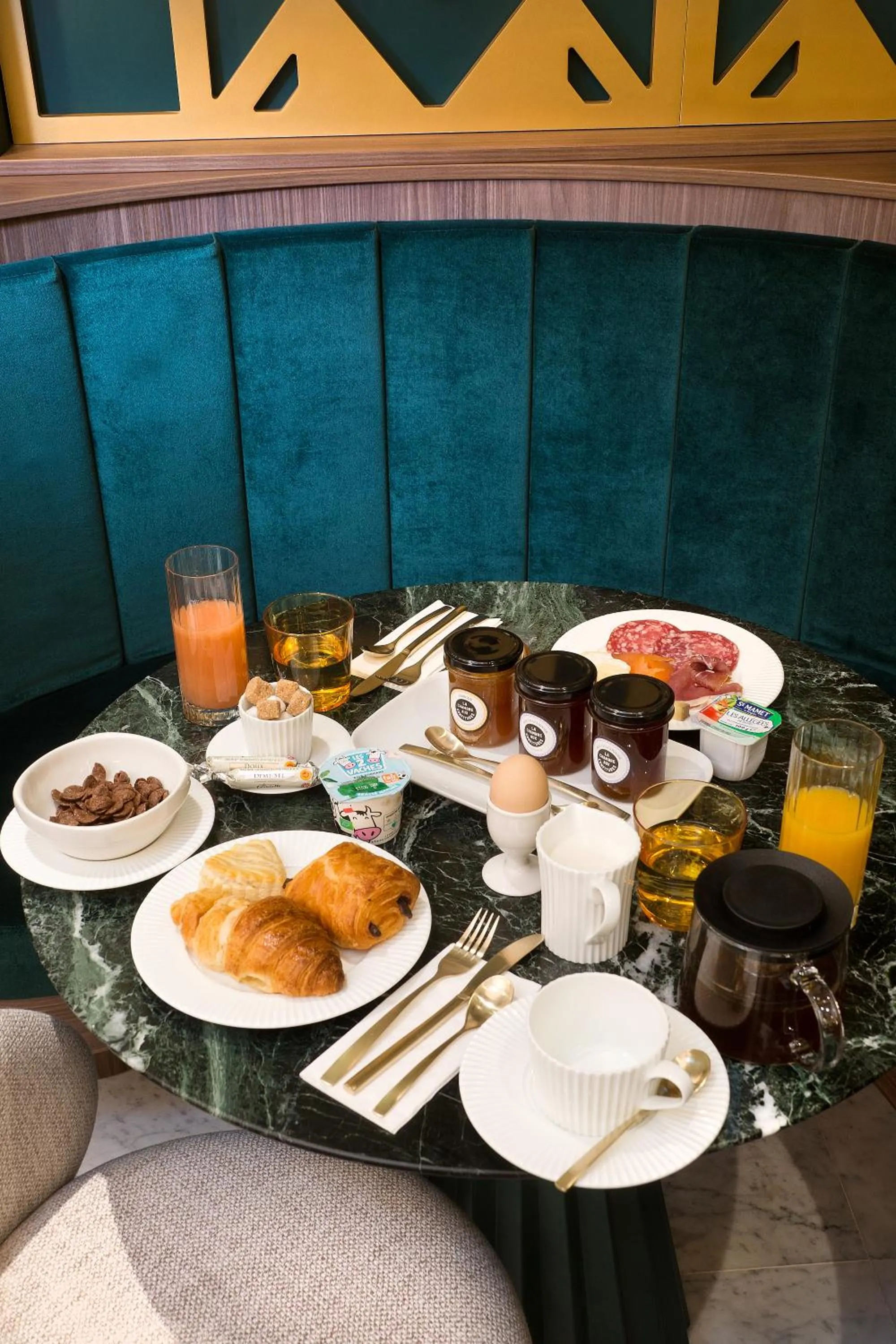 Breakfast in Hôtel Artemisia Montmartre