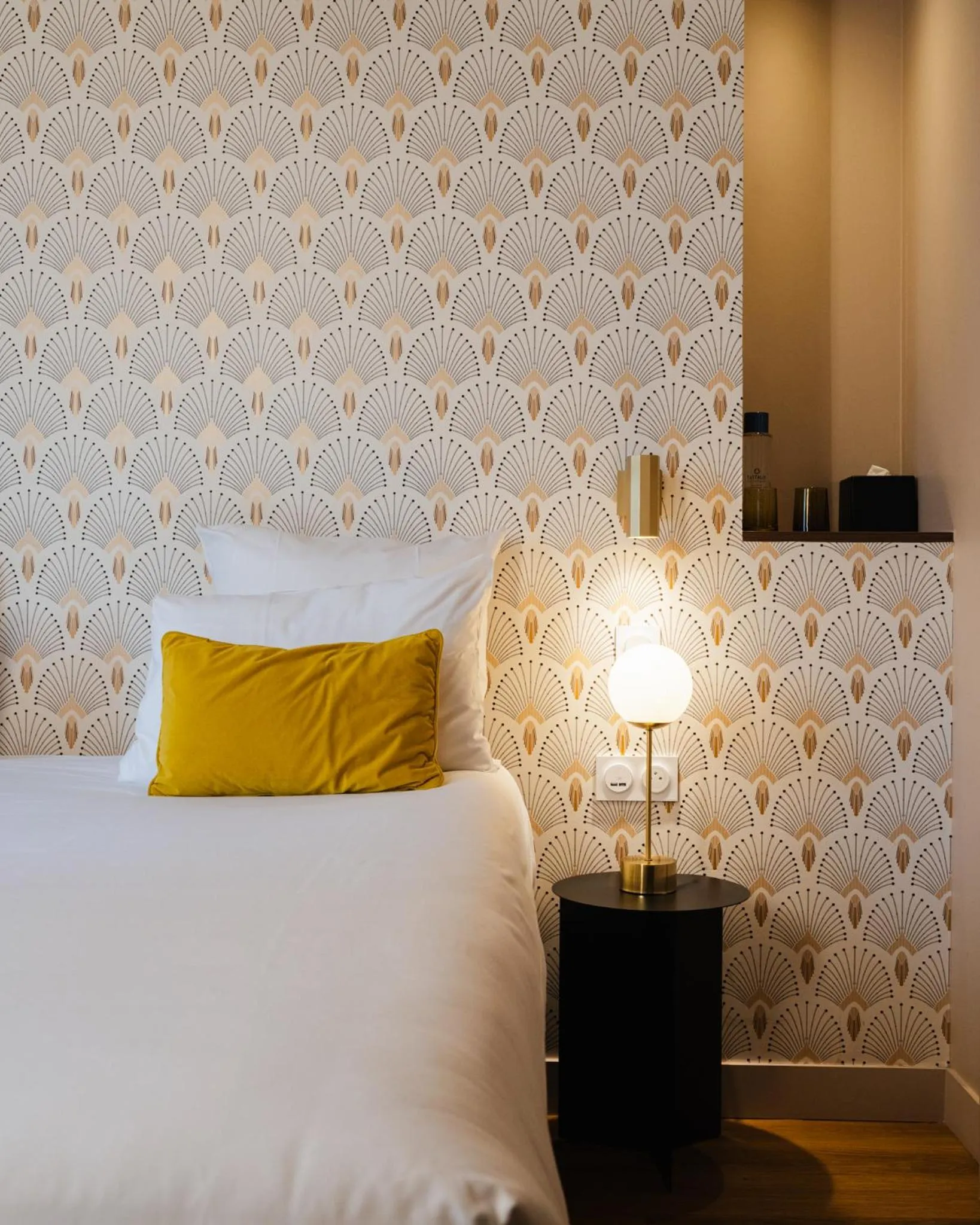 Bed in Hôtel Artemisia Montmartre