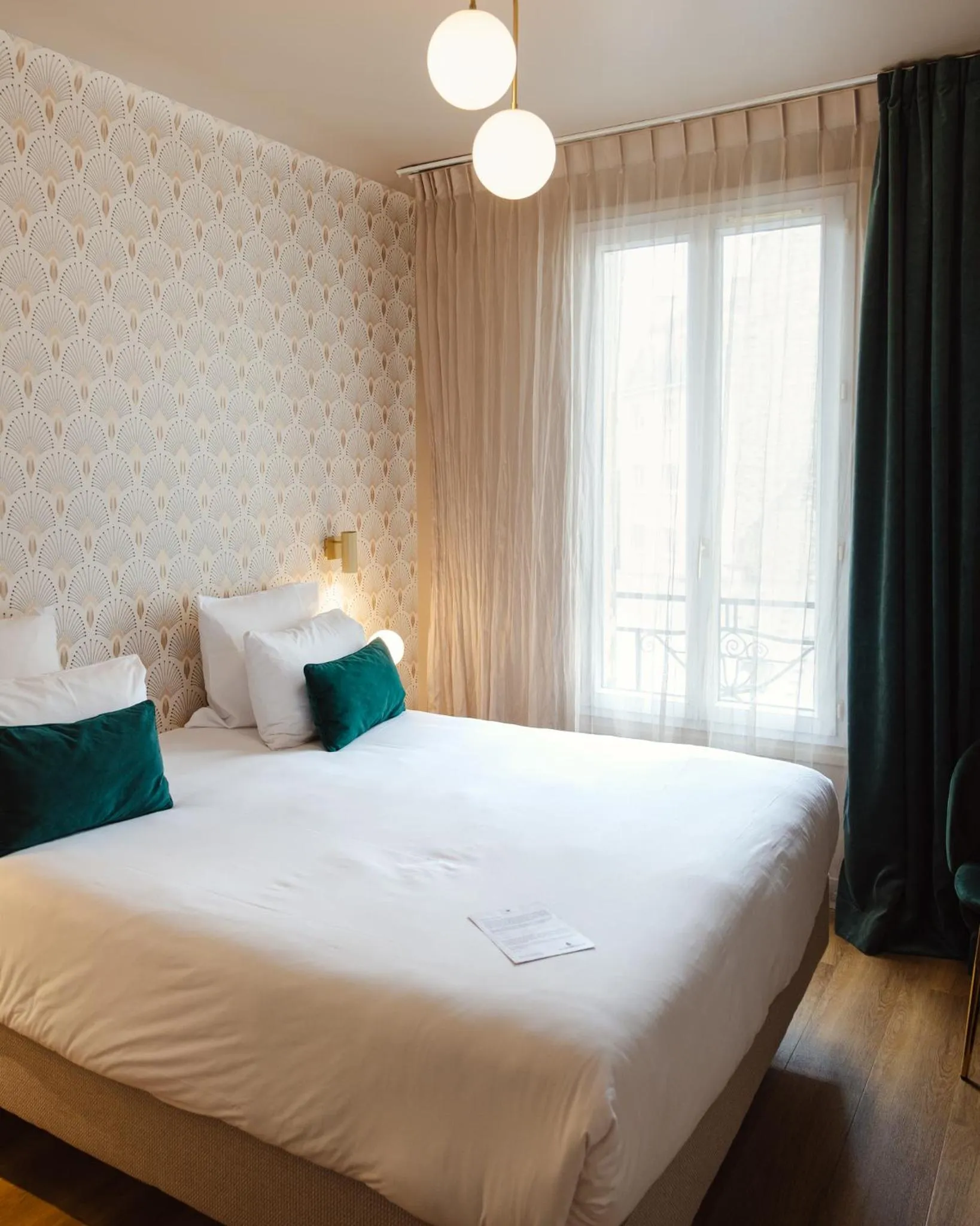 Bed in Hôtel Artemisia Montmartre