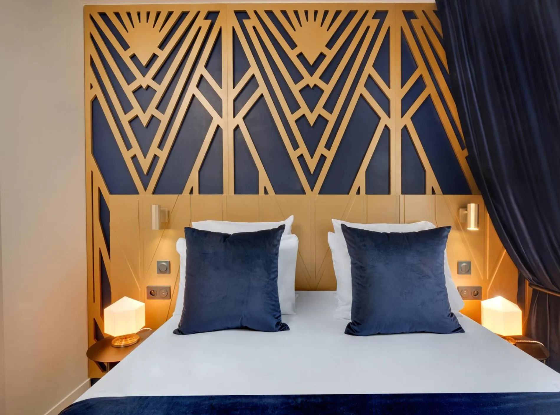 Bed in Hôtel Artemisia Montmartre