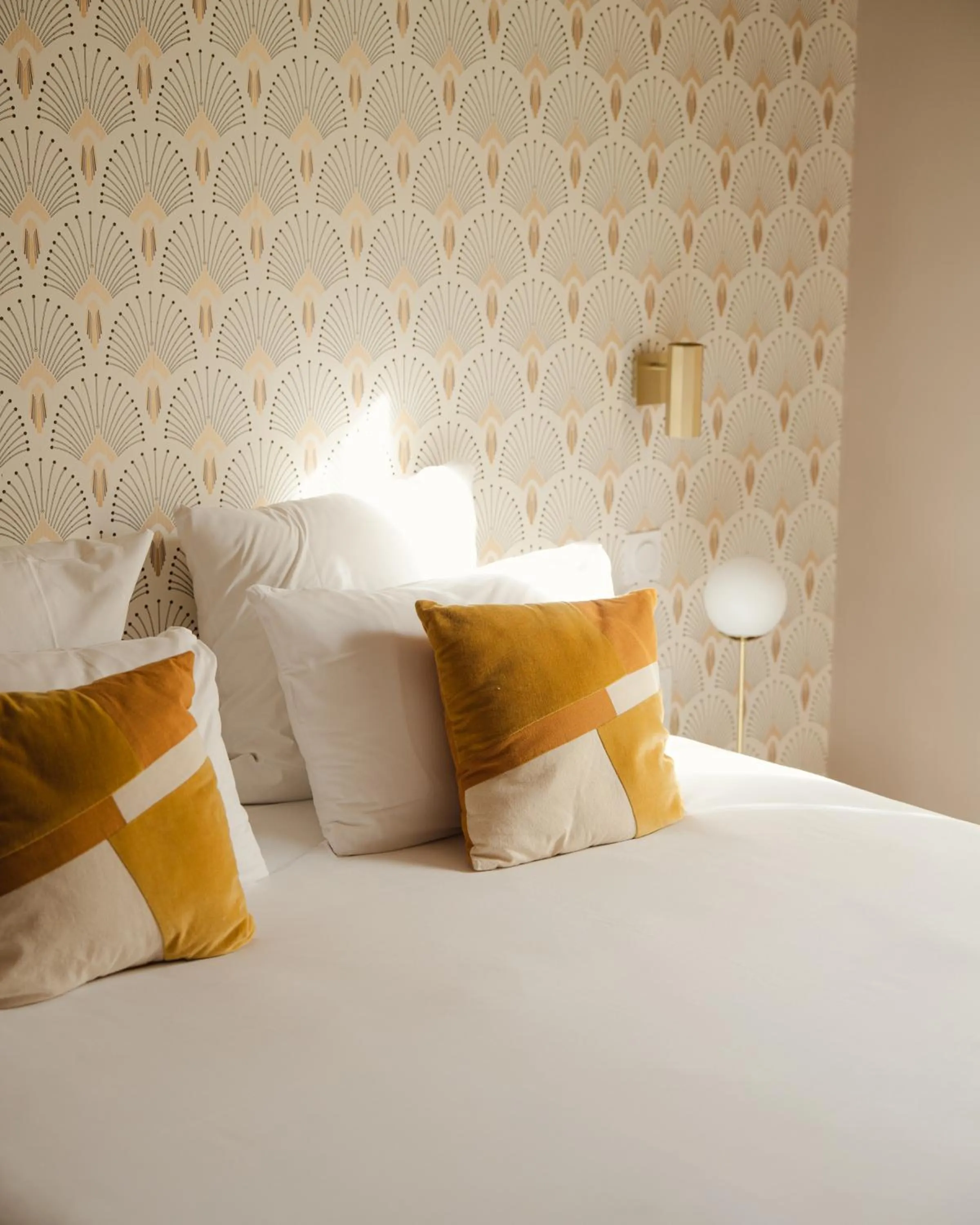 Bed in Hôtel Artemisia Montmartre