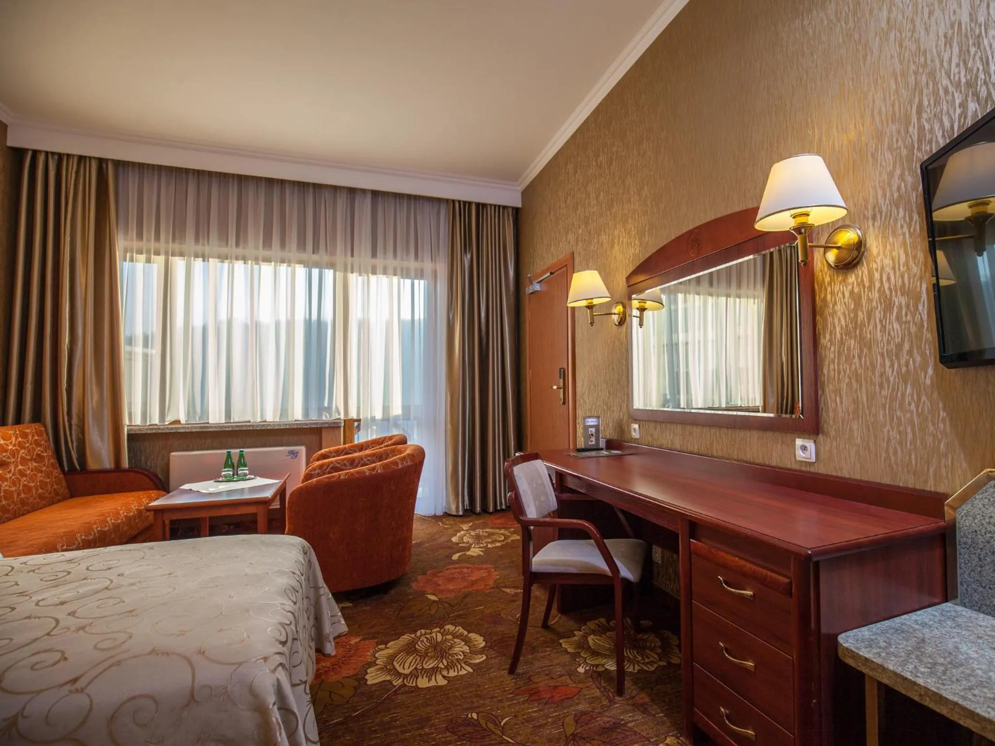 Seating area, Bed in Hotel Gołębiewski Wisła