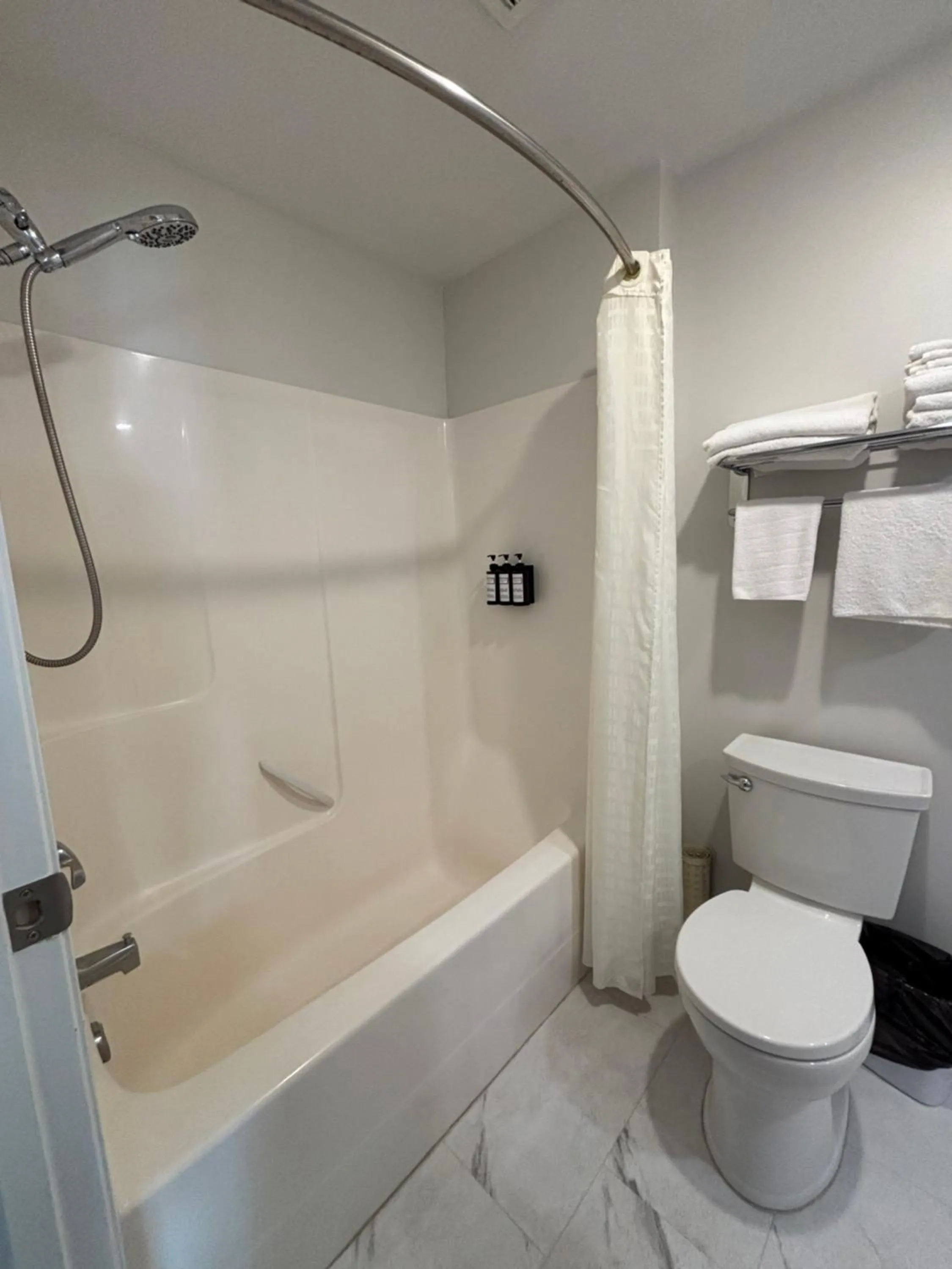 Bathroom in Western Traveller Motel