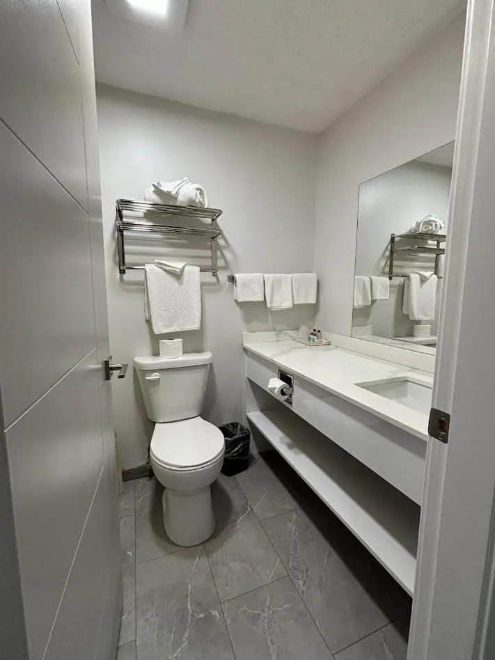 Bathroom in Western Traveller Motel