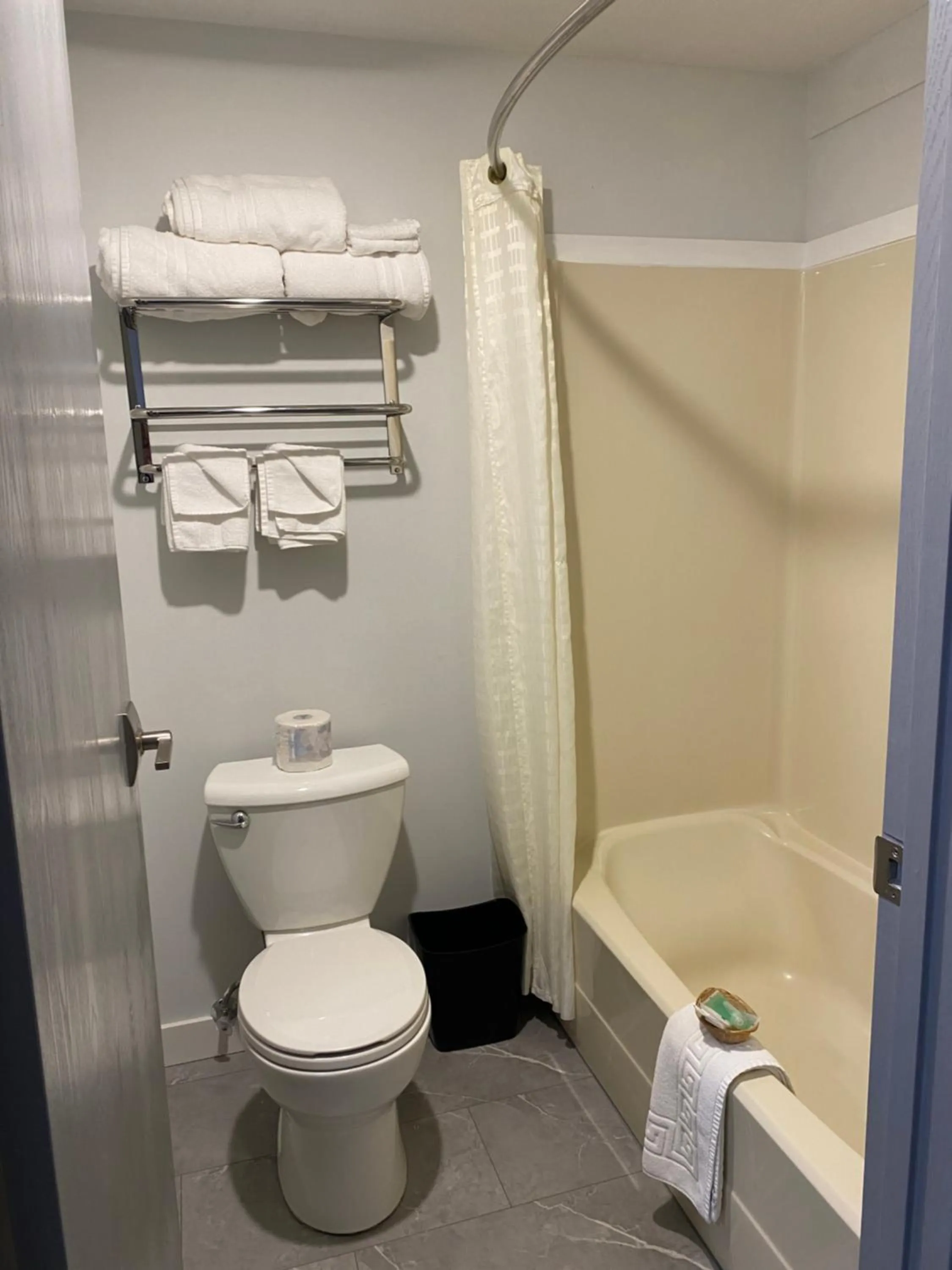 Bathroom in Western Traveller Motel