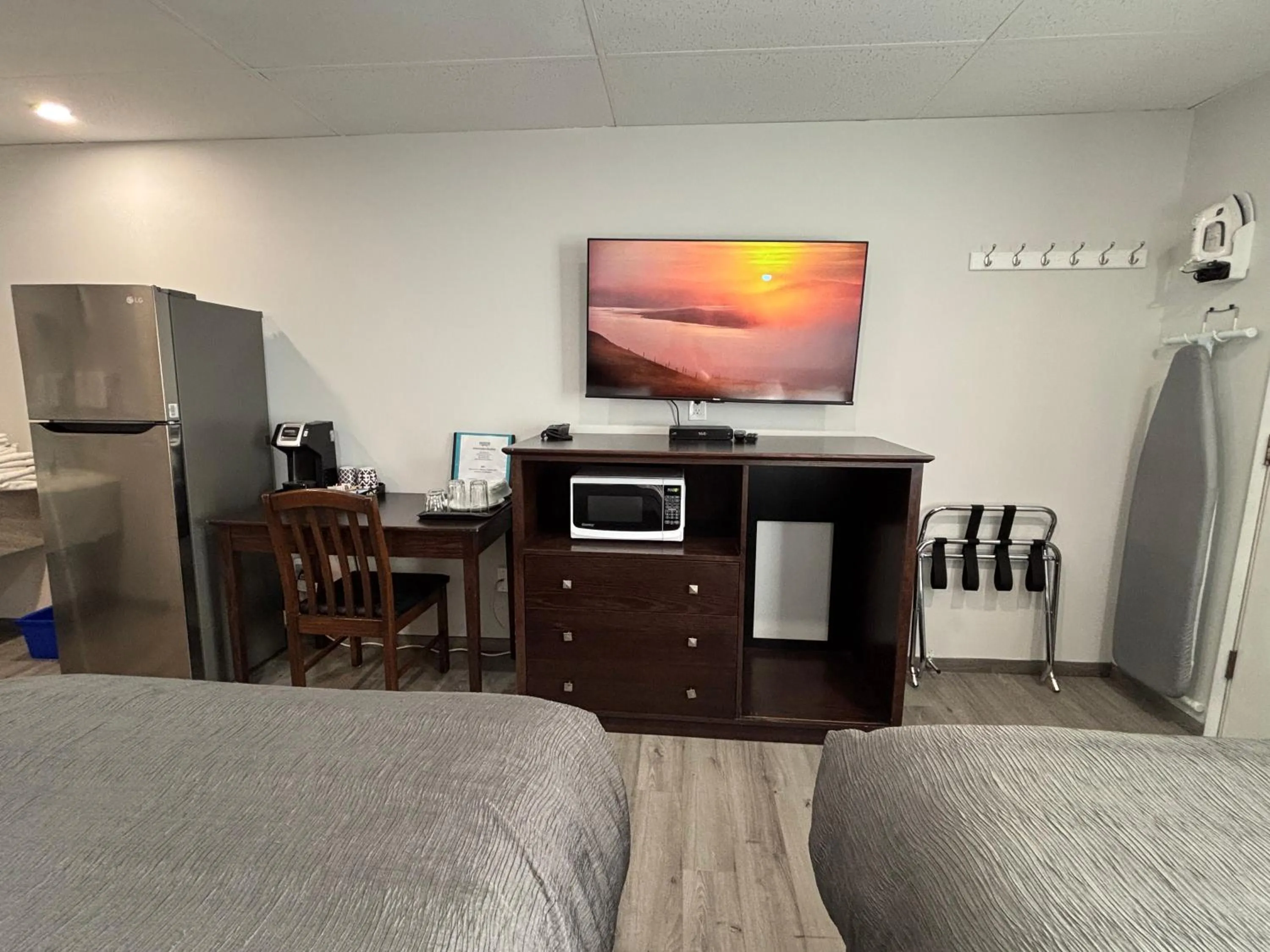 TV and multimedia, Bed in Western Traveller Motel
