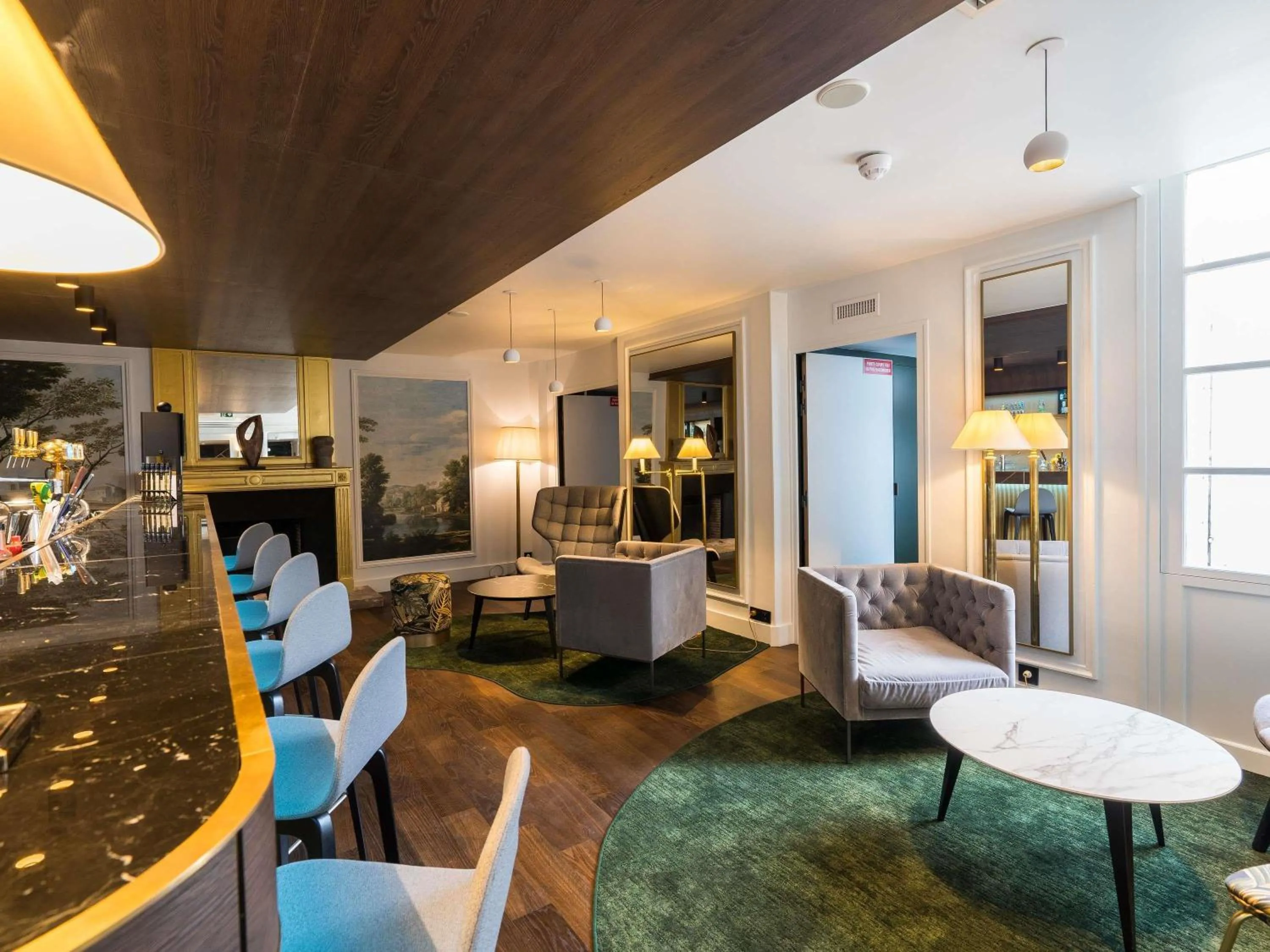 Lounge or bar in Aigle Noir Hotel Fontainebleau - MGallery Collection
