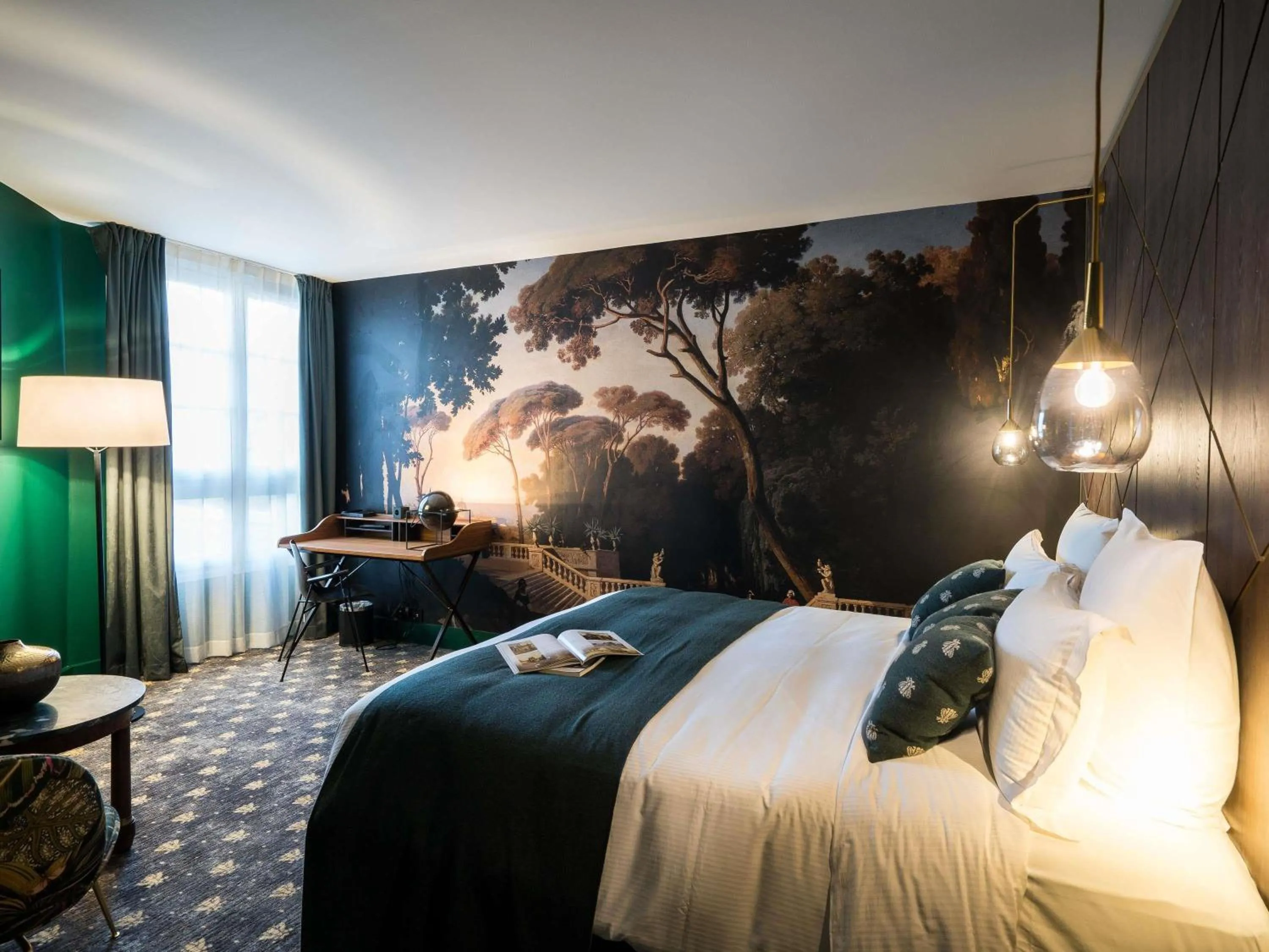 Bedroom, Bed in Aigle Noir Hotel Fontainebleau - MGallery Collection