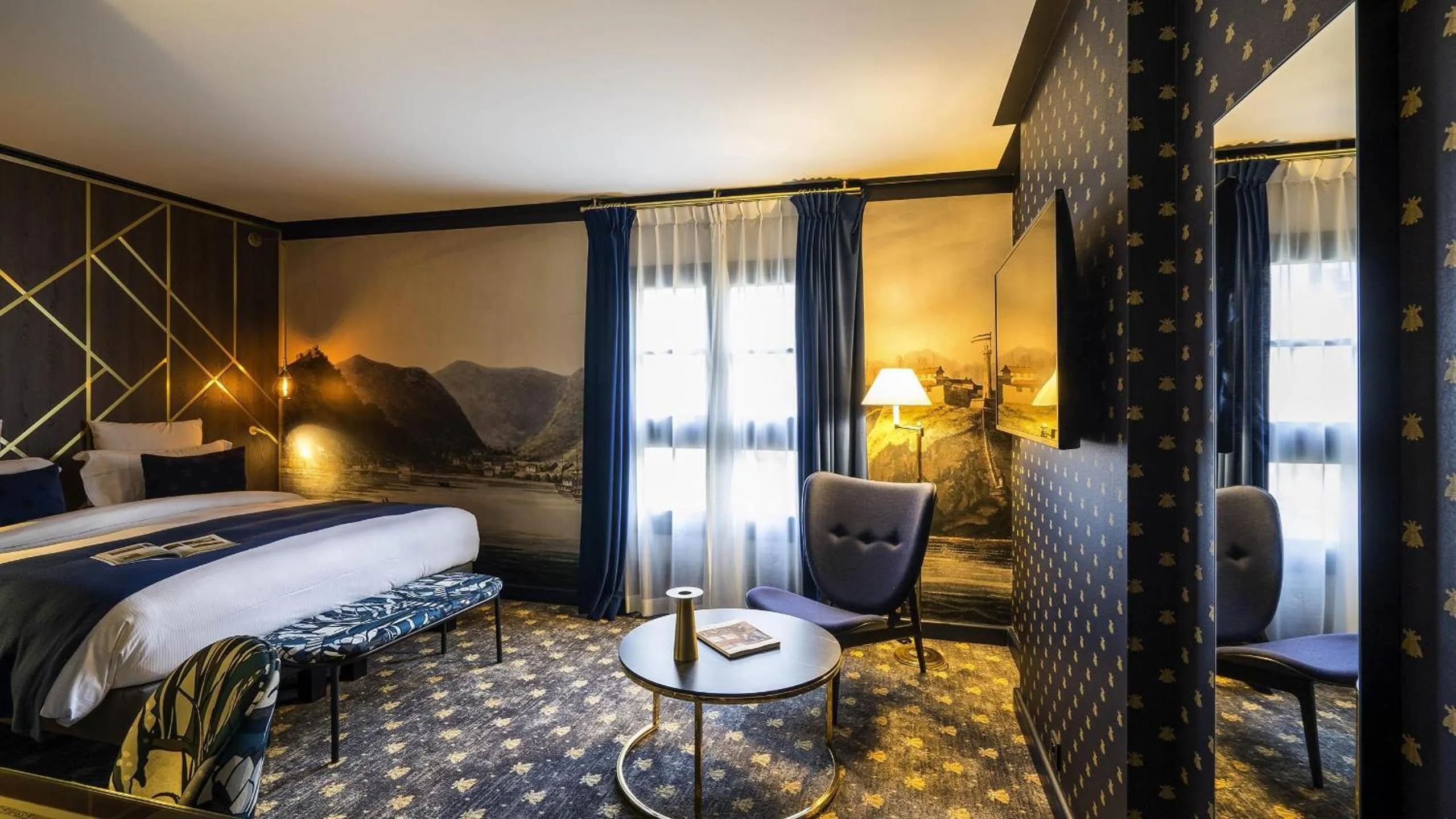 Bedroom, Bed in Aigle Noir Hotel Fontainebleau - MGallery Collection