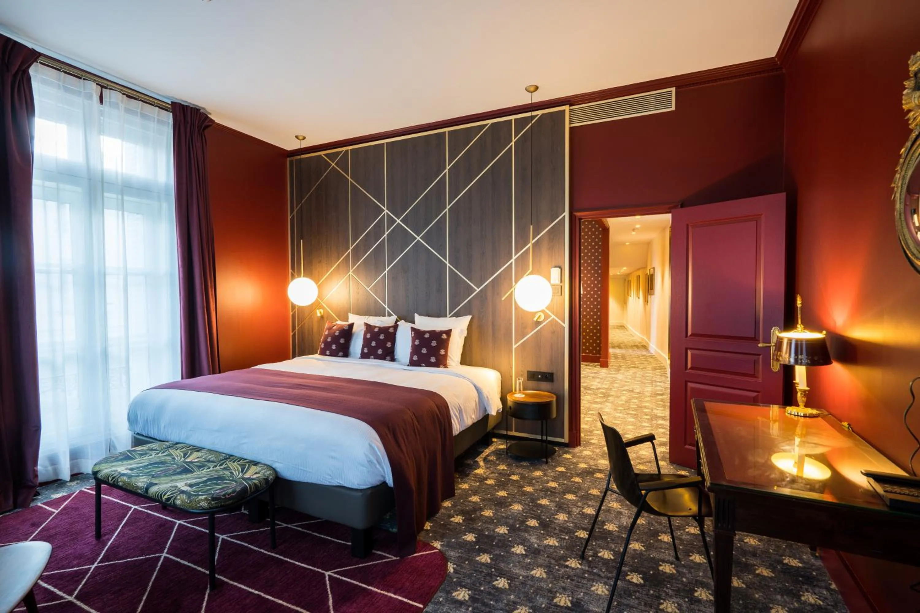 Photo of the whole room, Bed in Aigle Noir Hotel Fontainebleau - MGallery Collection