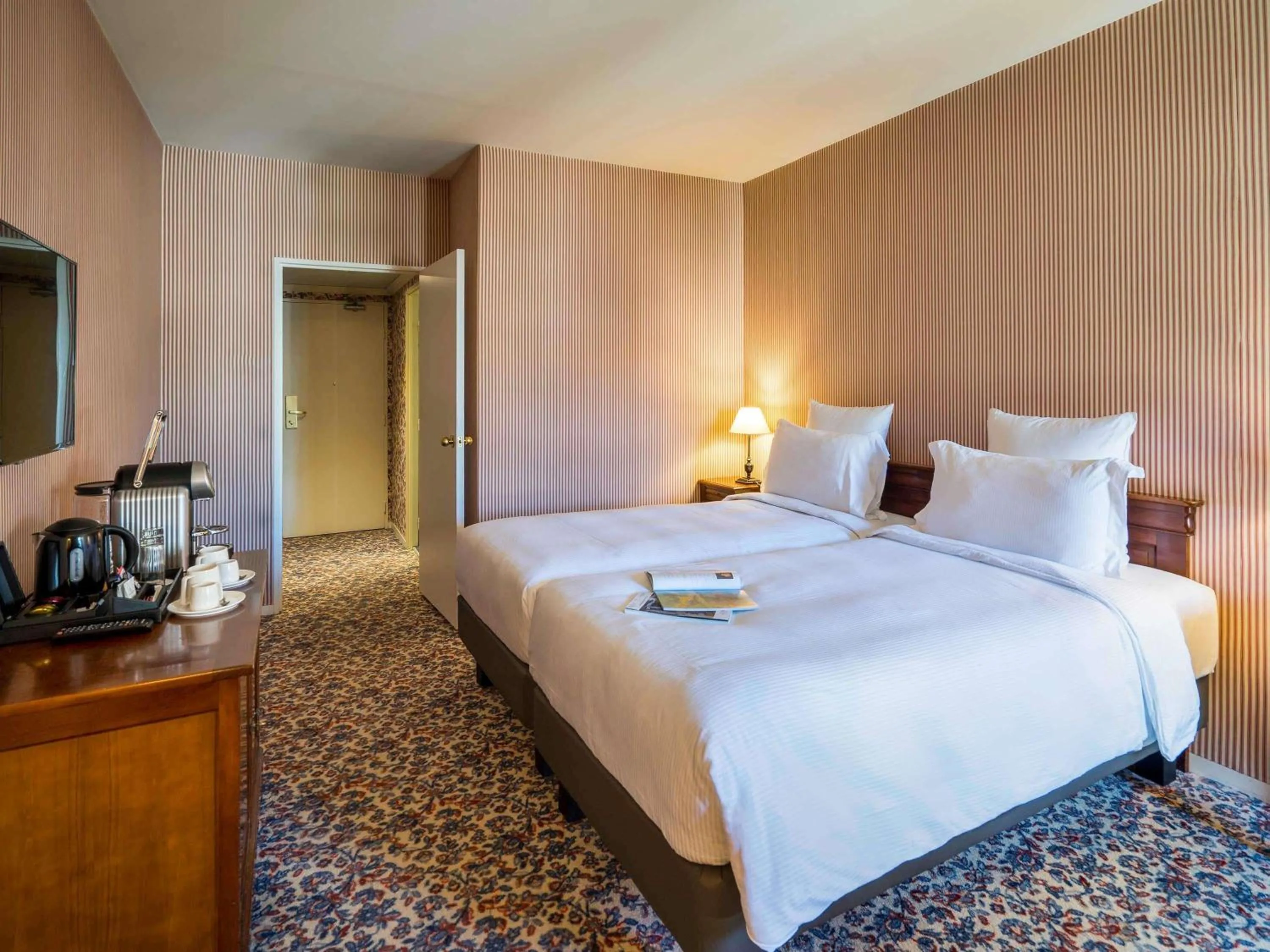 Bedroom, Bed in Aigle Noir Hotel Fontainebleau - MGallery Collection