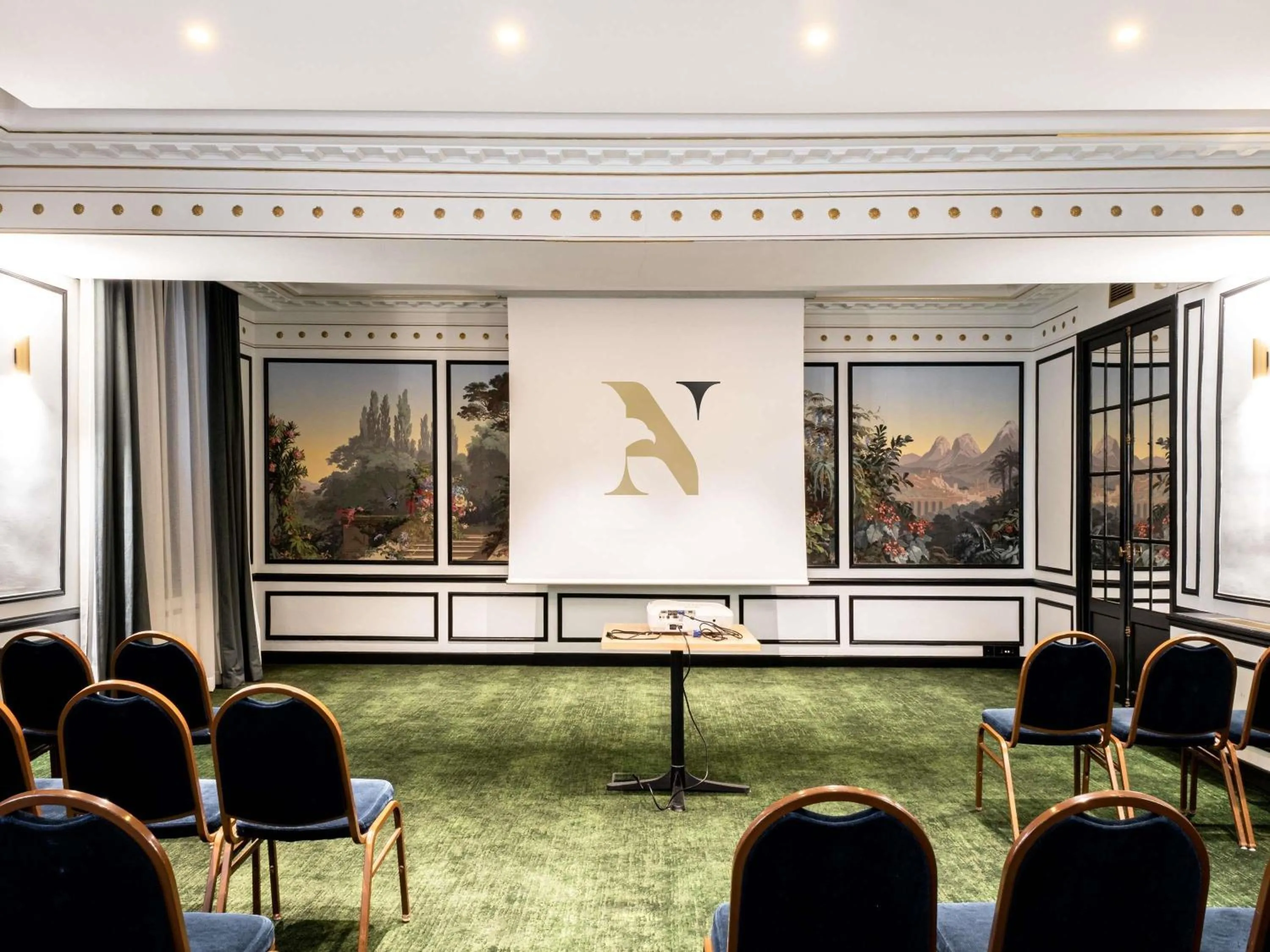 Meeting/conference room in Aigle Noir Hotel Fontainebleau - MGallery Collection