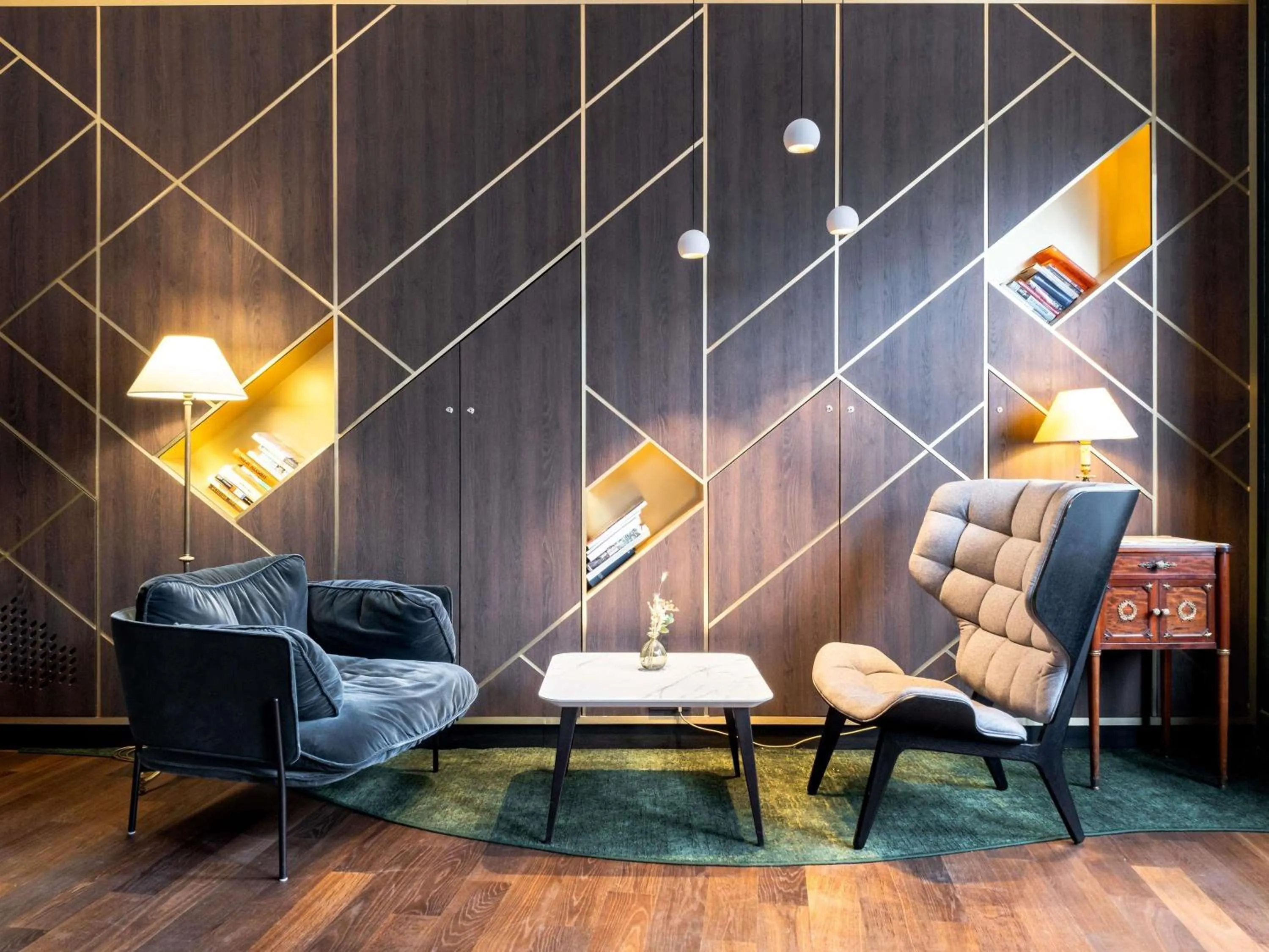 Lounge or bar in Aigle Noir Hotel Fontainebleau - MGallery Collection