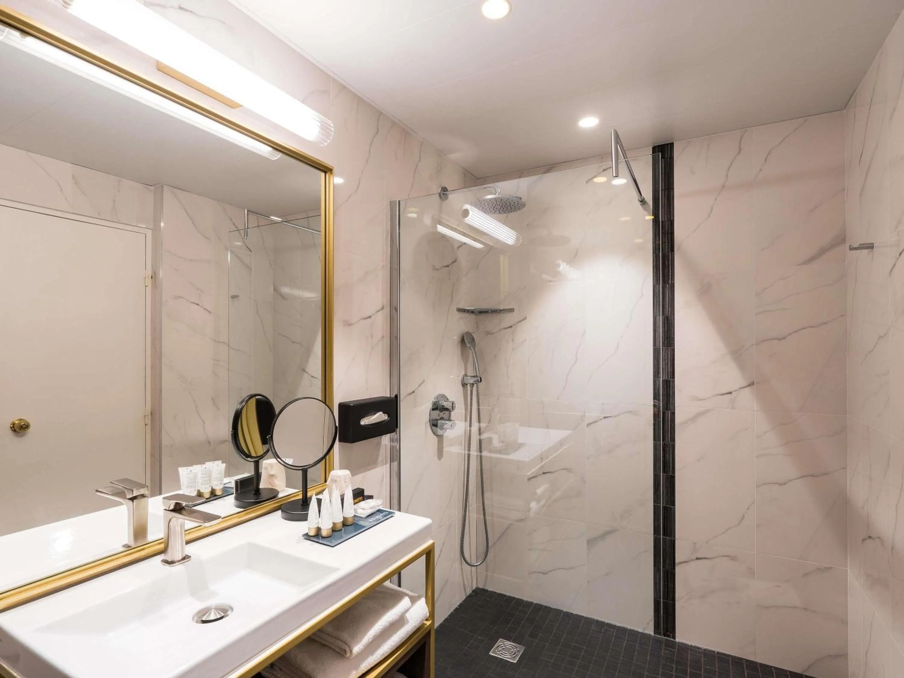 Bedroom in Aigle Noir Hotel Fontainebleau - MGallery Collection