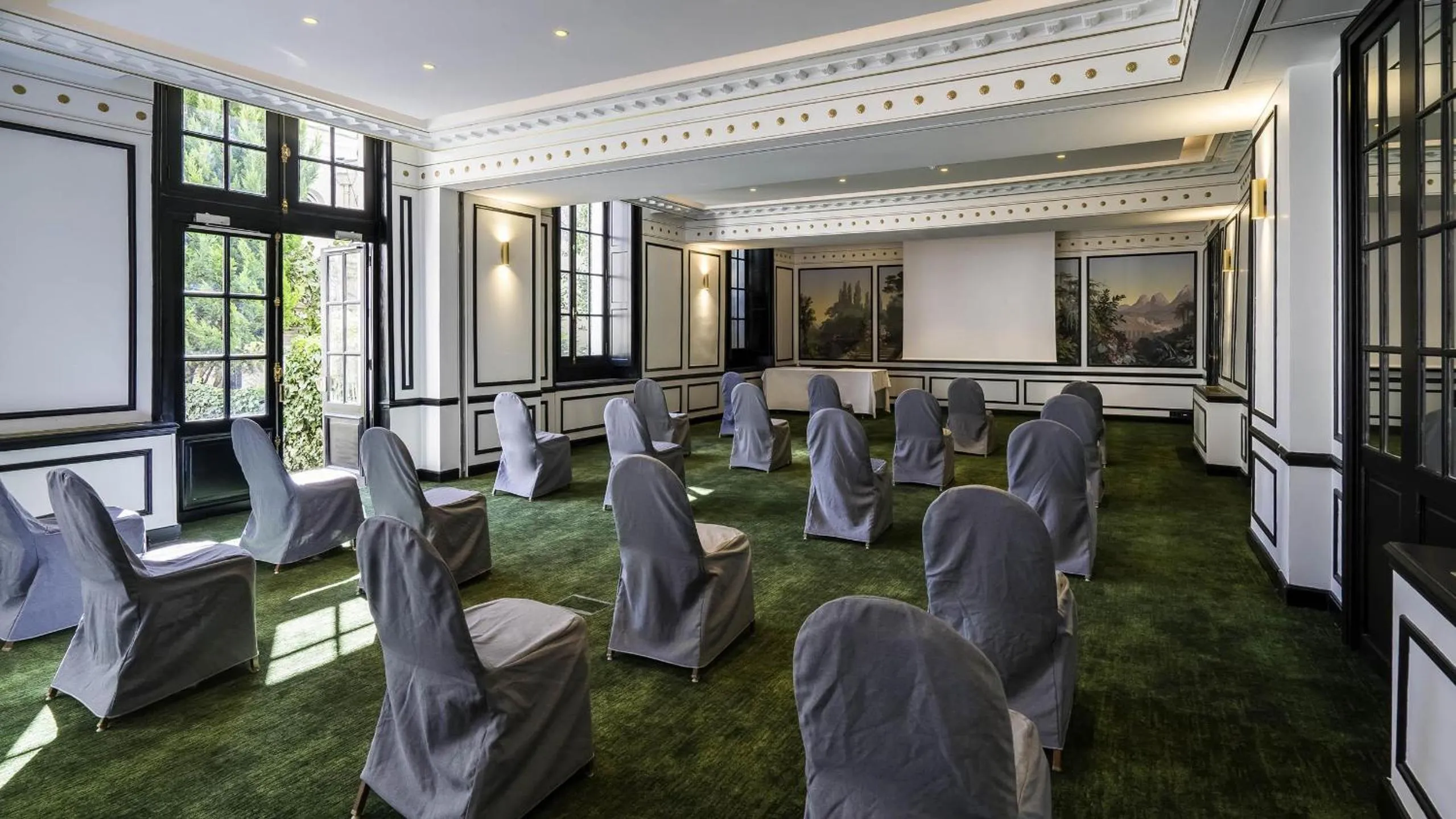 Meeting/conference room in Aigle Noir Hotel Fontainebleau - MGallery Collection