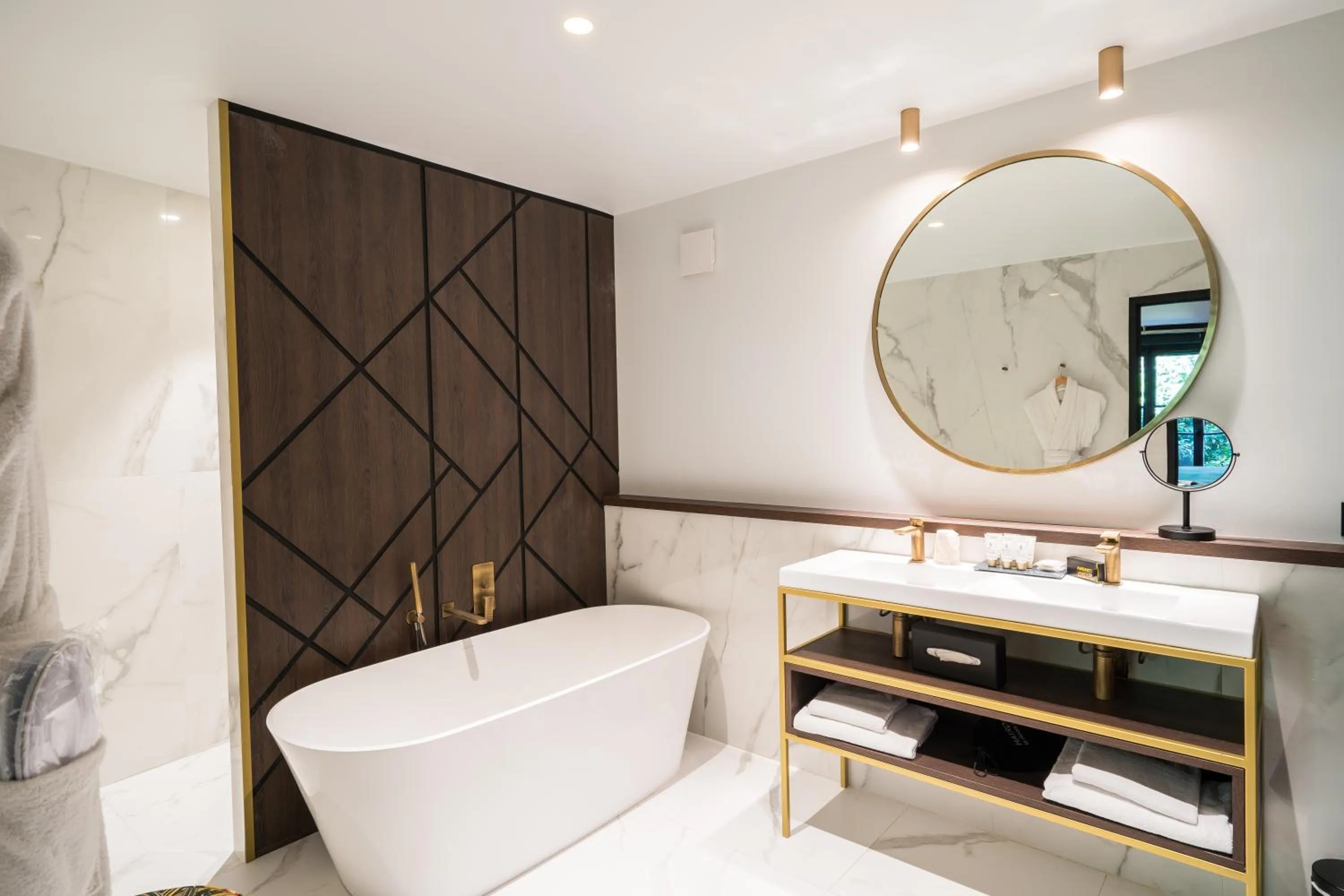 Bath in Aigle Noir Hotel Fontainebleau - MGallery Collection