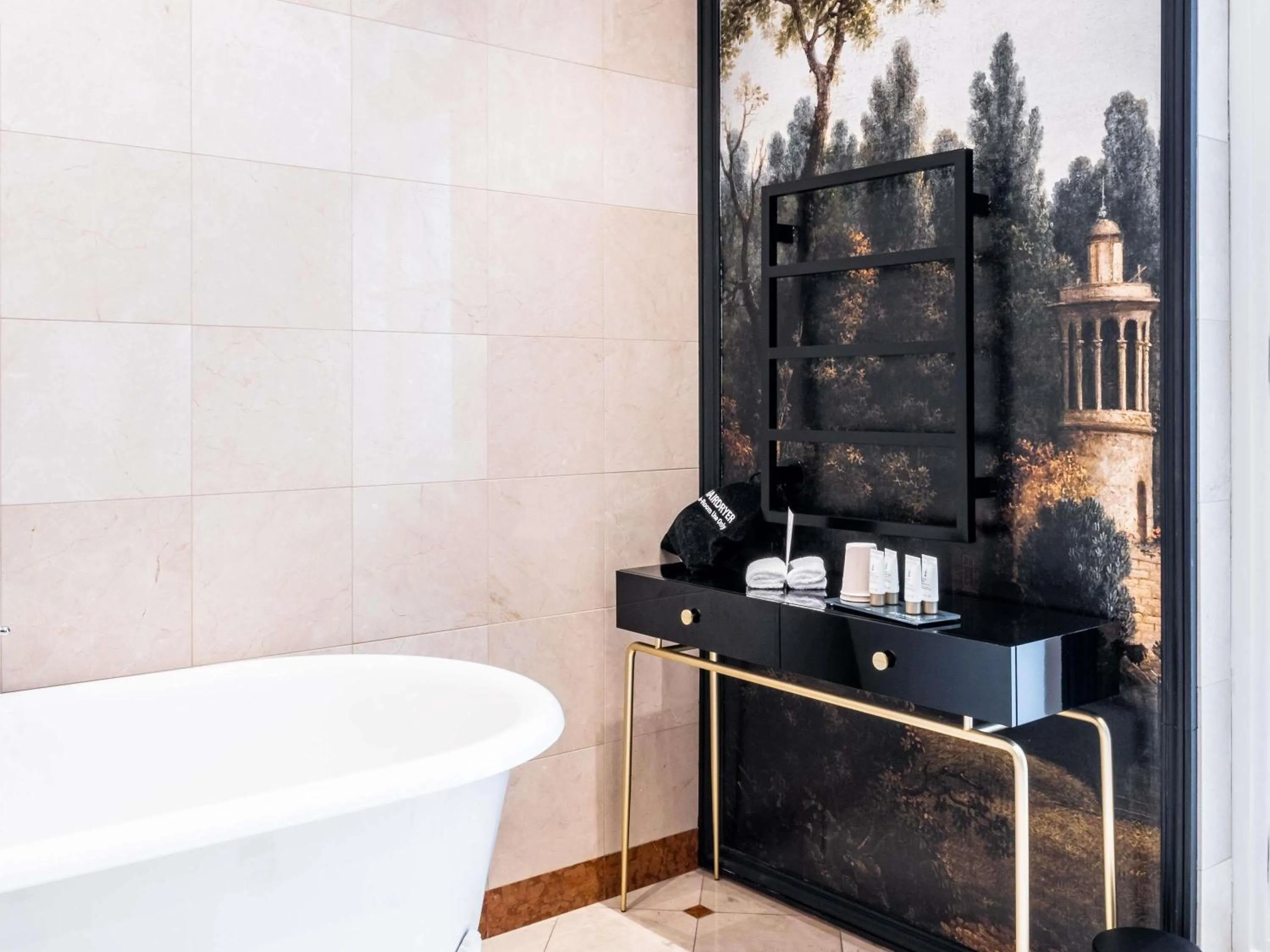 Bedroom in Aigle Noir Hotel Fontainebleau - MGallery Collection