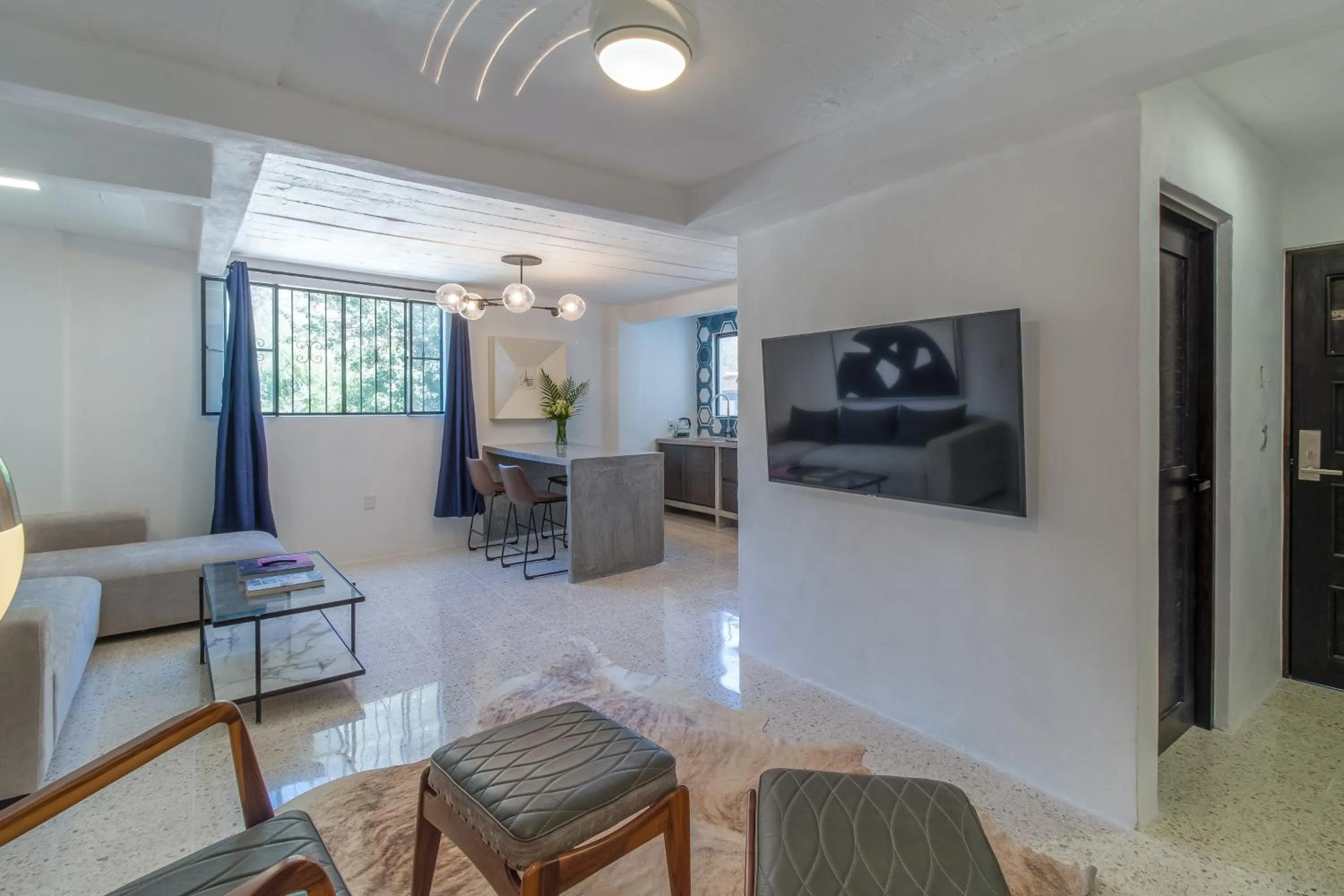 TV and multimedia in Cuale