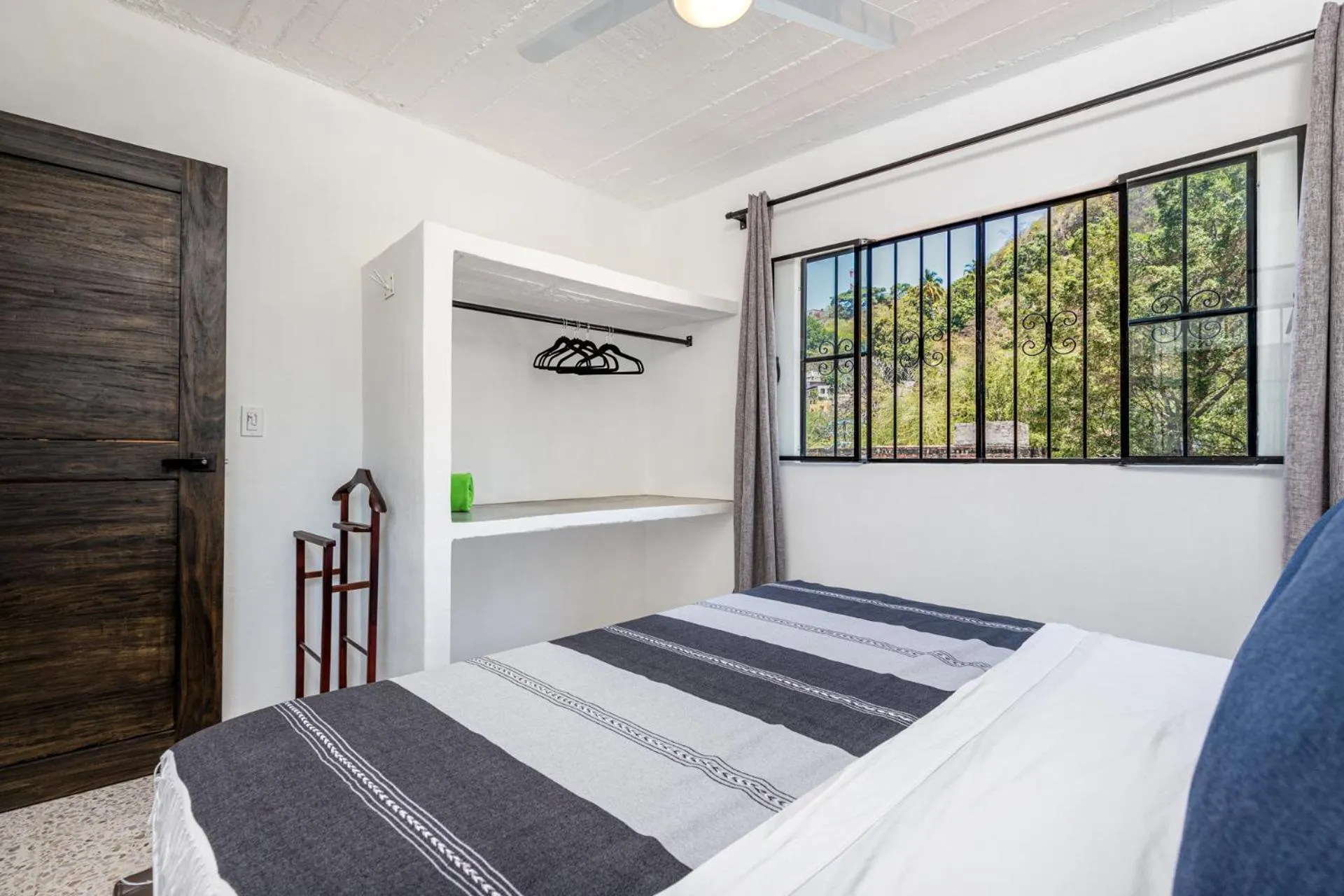 Bedroom, Bed in Cuale