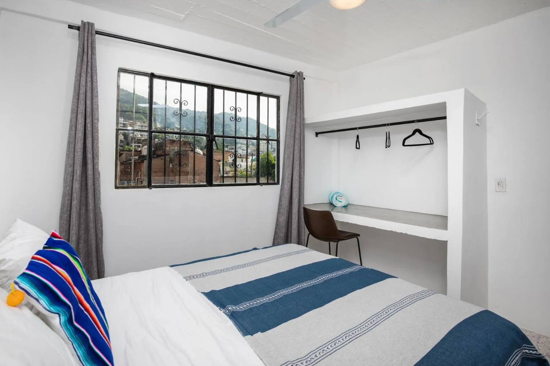 Bedroom, Bed in Cuale