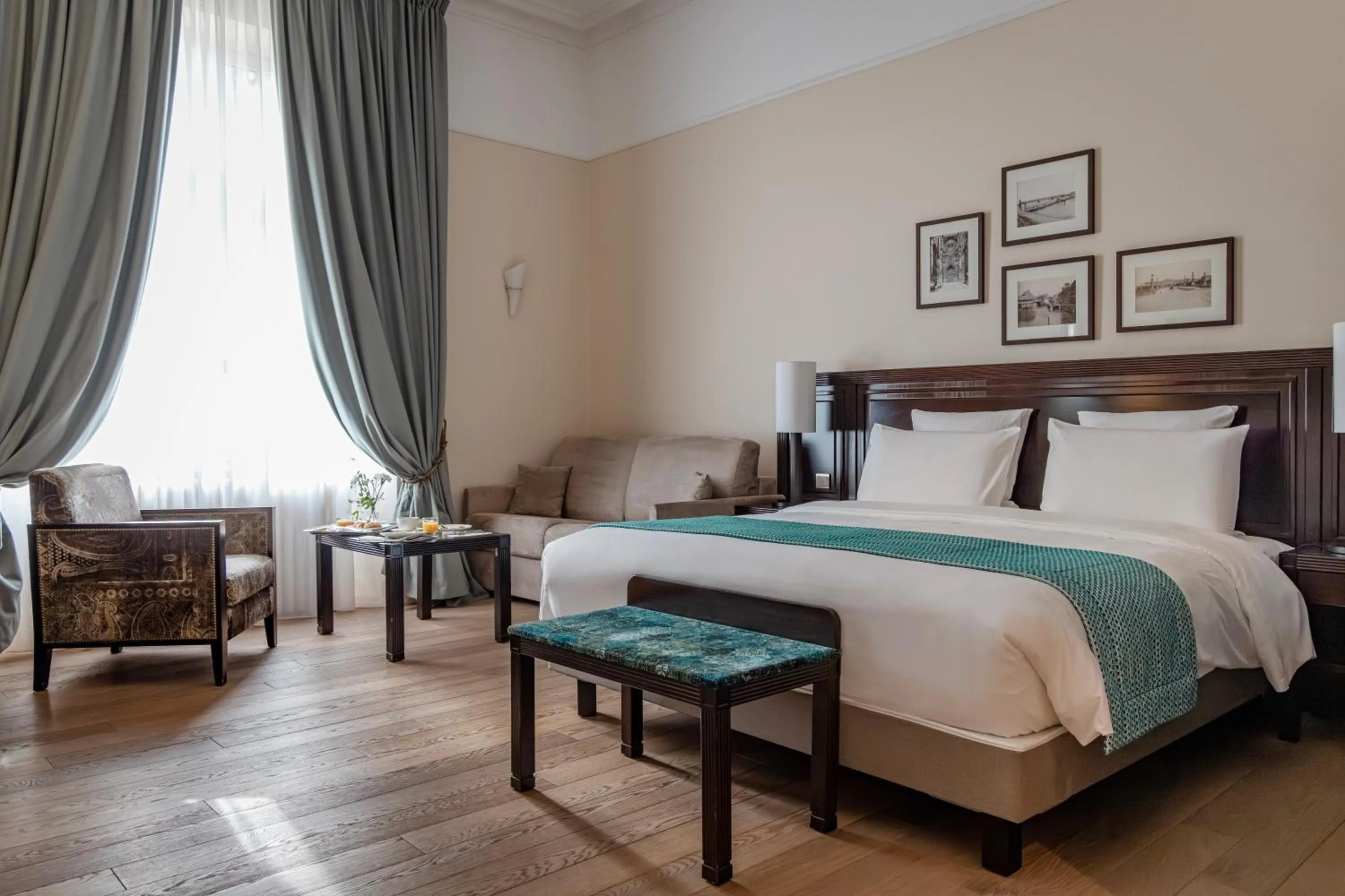 Bedroom, Bed in Hôtel Régent Contades