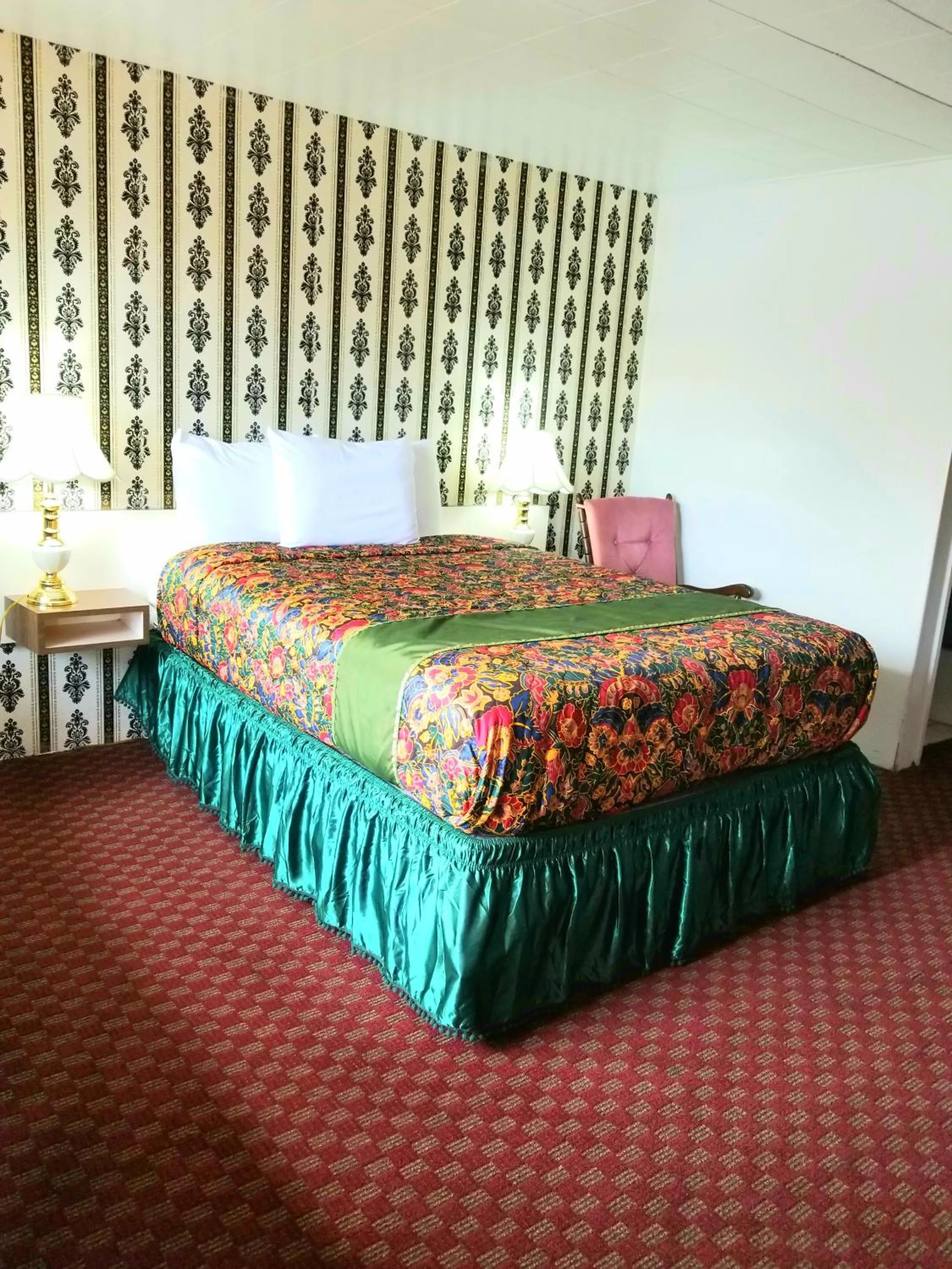 Bed in Town House Motor Inn