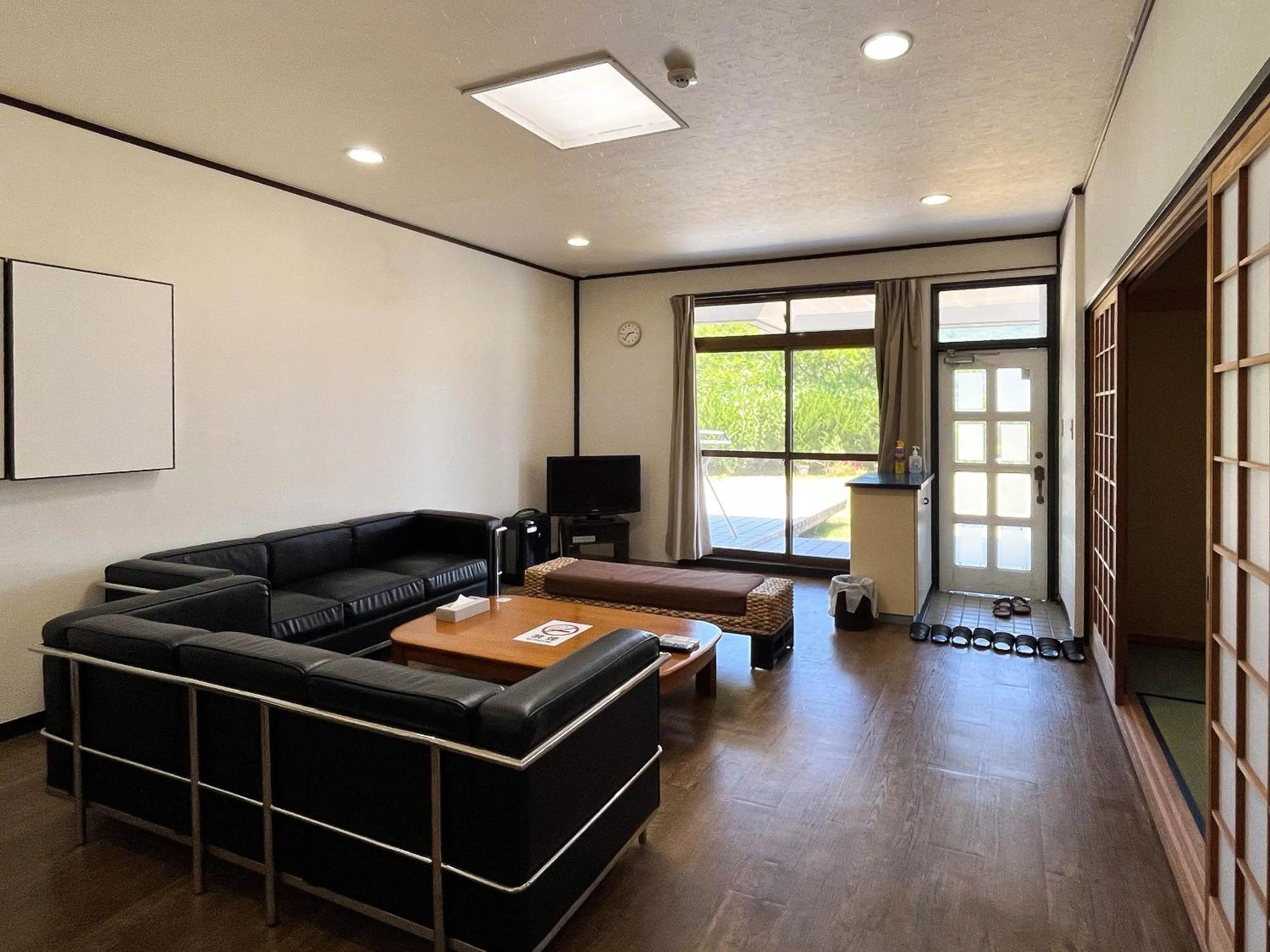 Photo of the whole room in Sea Tiger Island Inn Shodoshima