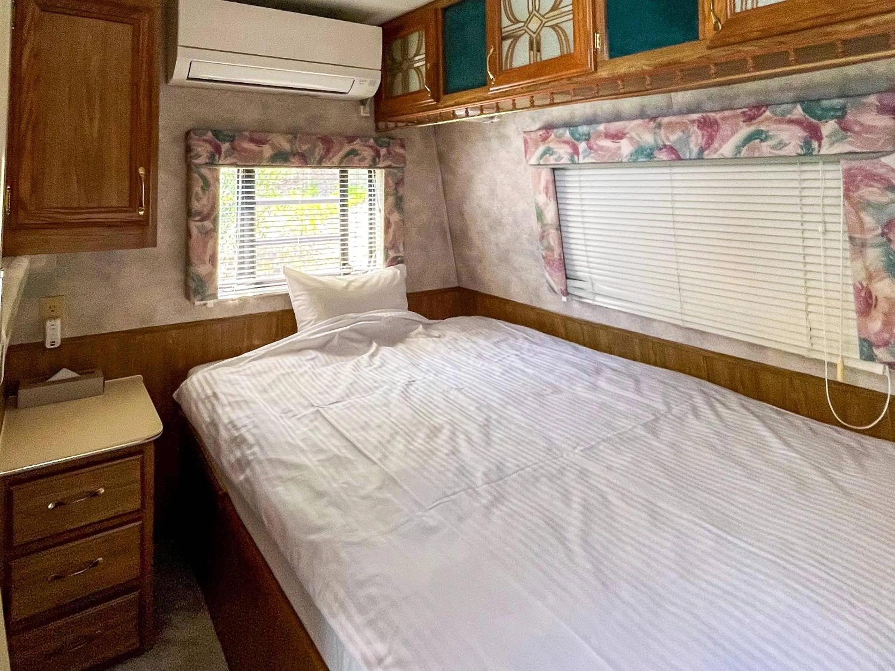 Bed in Sea Tiger Island Inn Shodoshima