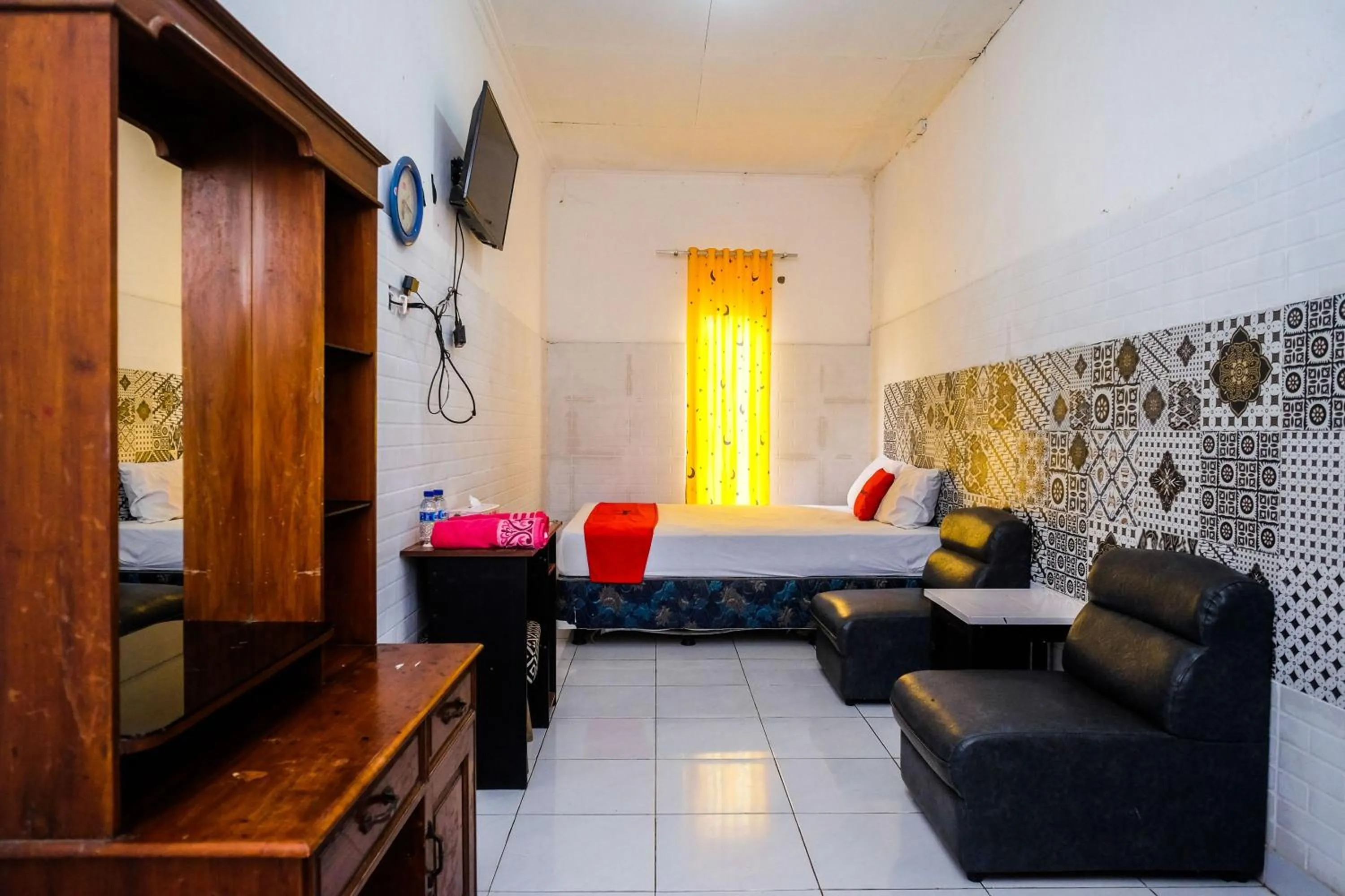 Bedroom, Bed in RedDoorz Syariah @ Colomadu 2