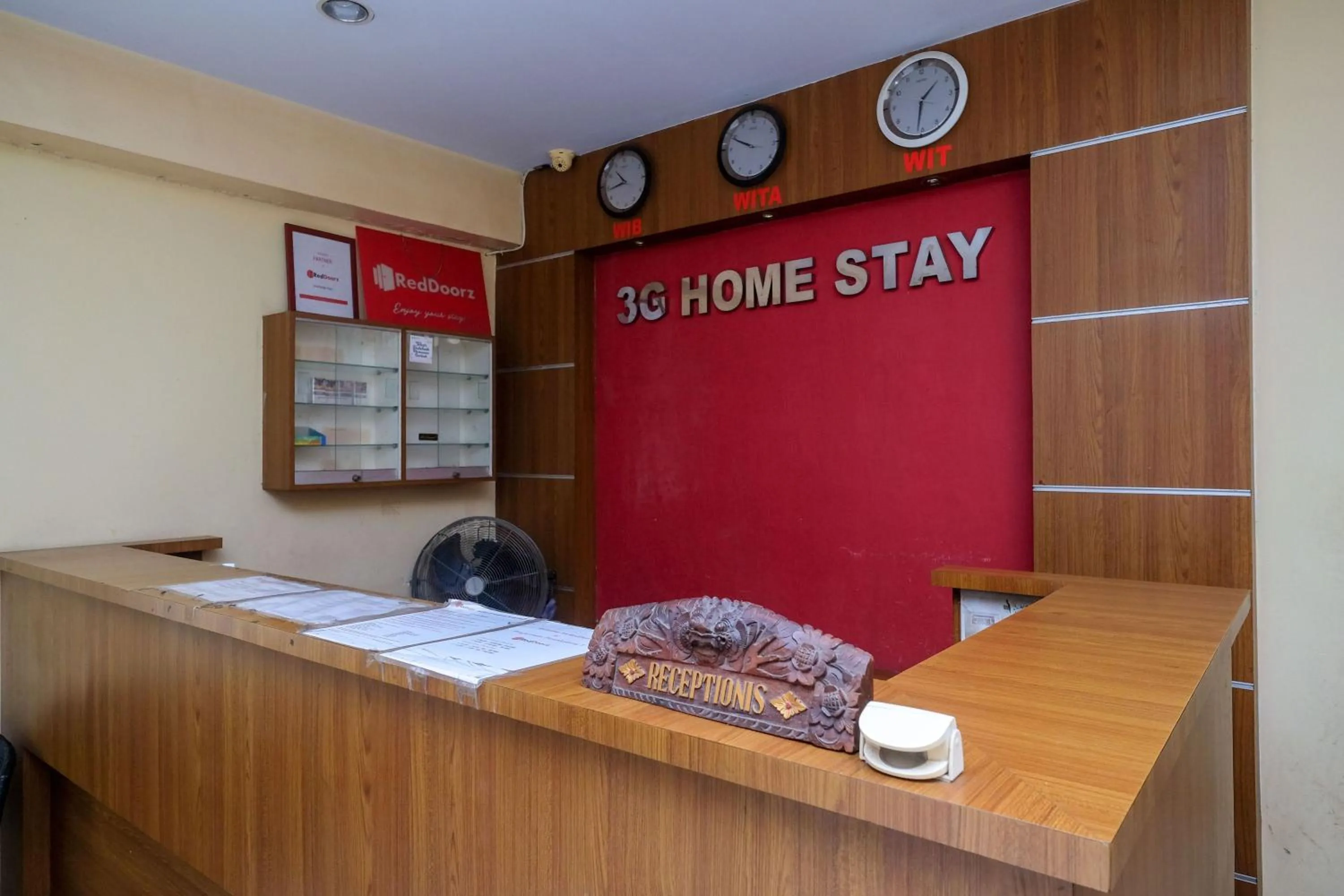 Lobby or reception in RedDoorz at Pengayoman Panakkukang 2 Makassar