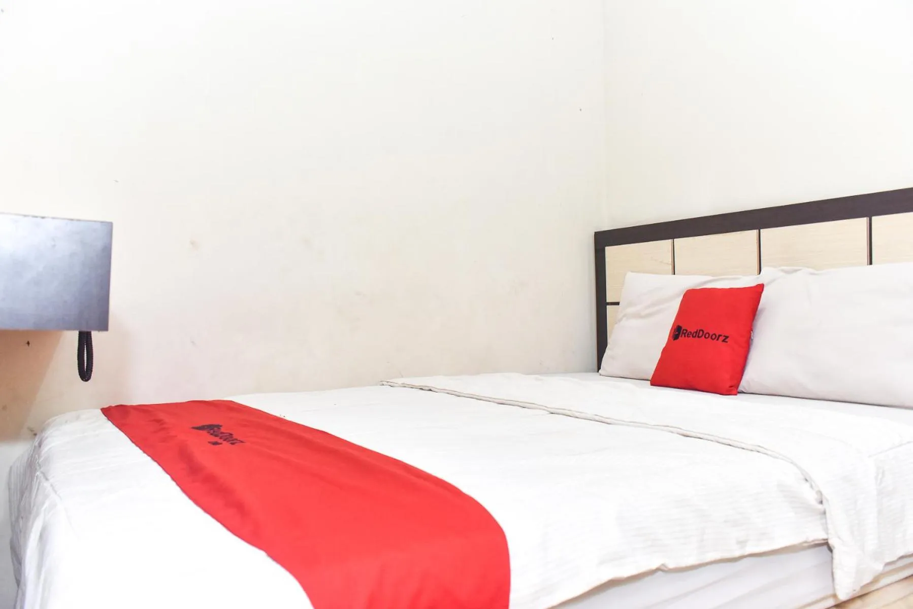 Bedroom, Bed in RedDoorz near Universitas Muhammadiyah Makassar