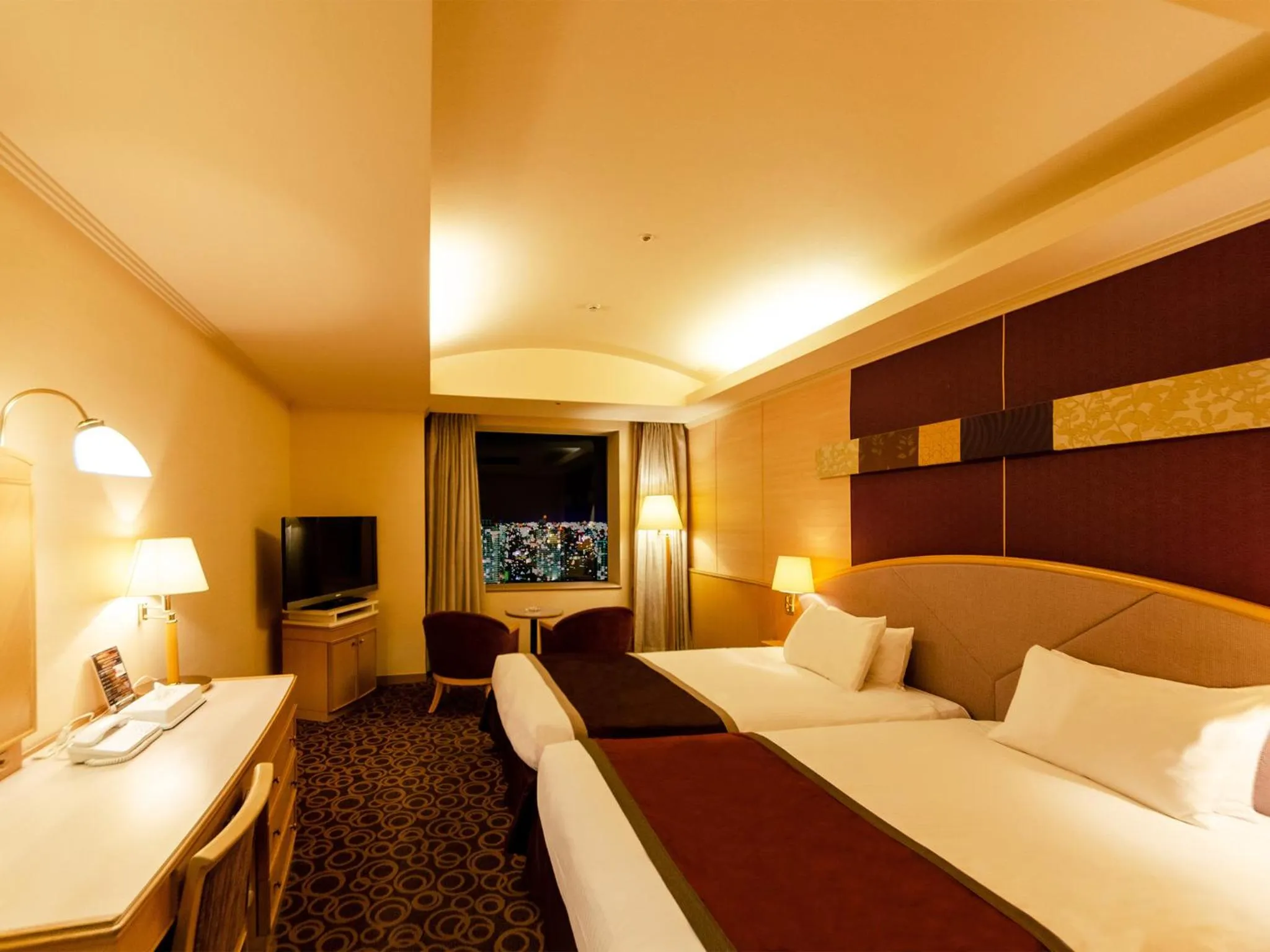 Photo of the whole room, Bed in Ginza Creston