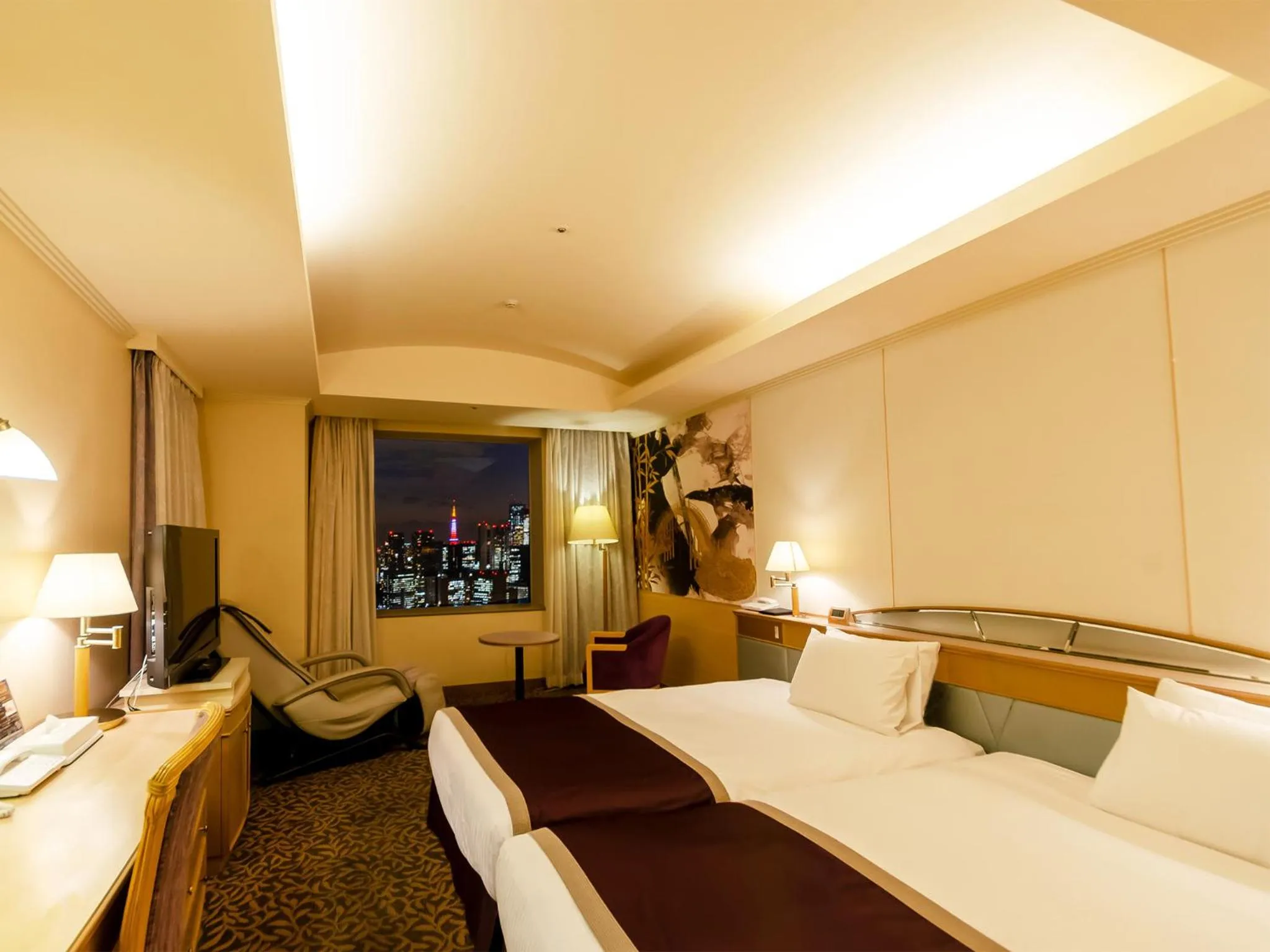 Photo of the whole room, Bed in Ginza Creston