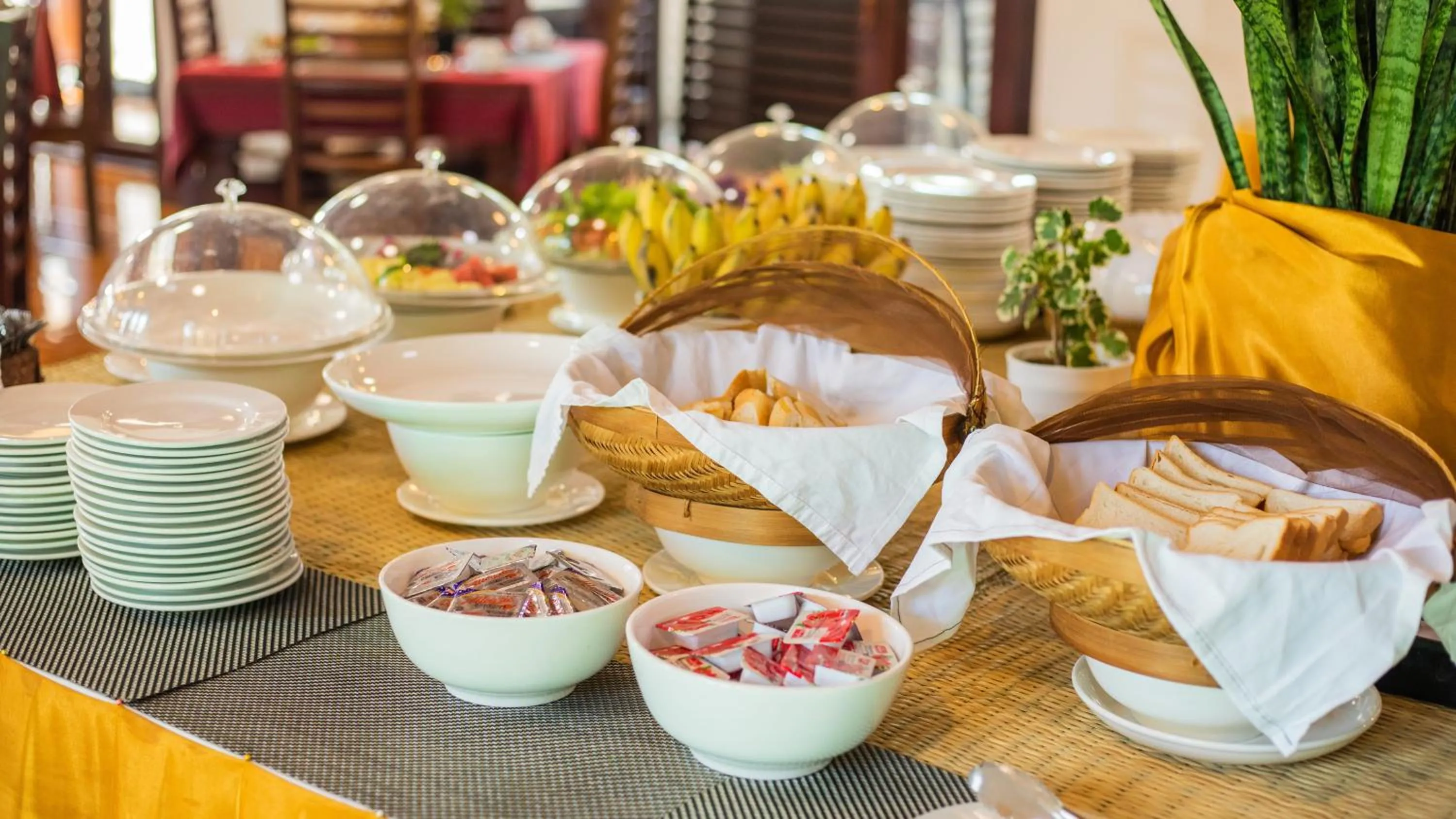 Restaurant/places to eat in Treasure Hotel Laos