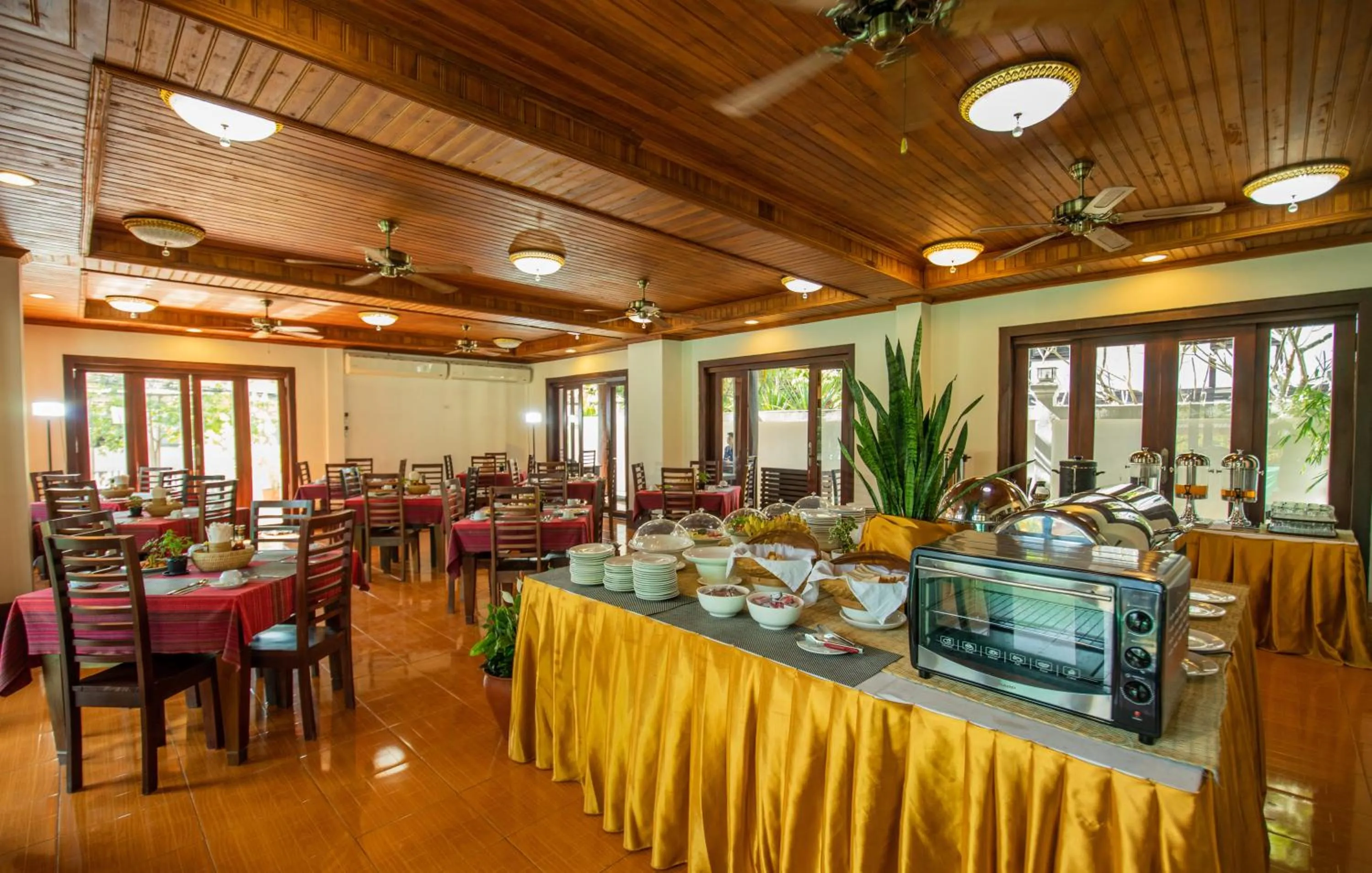 Restaurant/places to eat in Treasure Hotel Laos